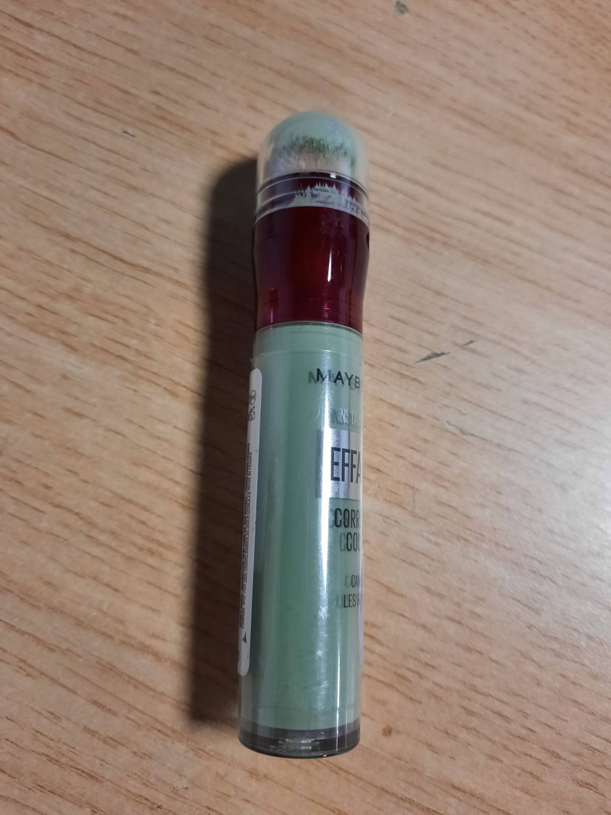 301312 - MAYBELLINE NEW YORK - Instant Eraser - Korrektor Ngjyre - Korrigjon Skuqjen, Rrathët e Errët, Njollat dhe Njollat - Qëndrueshmëri 12 orë - Nuanca: Jeshile - 6.8 ml
