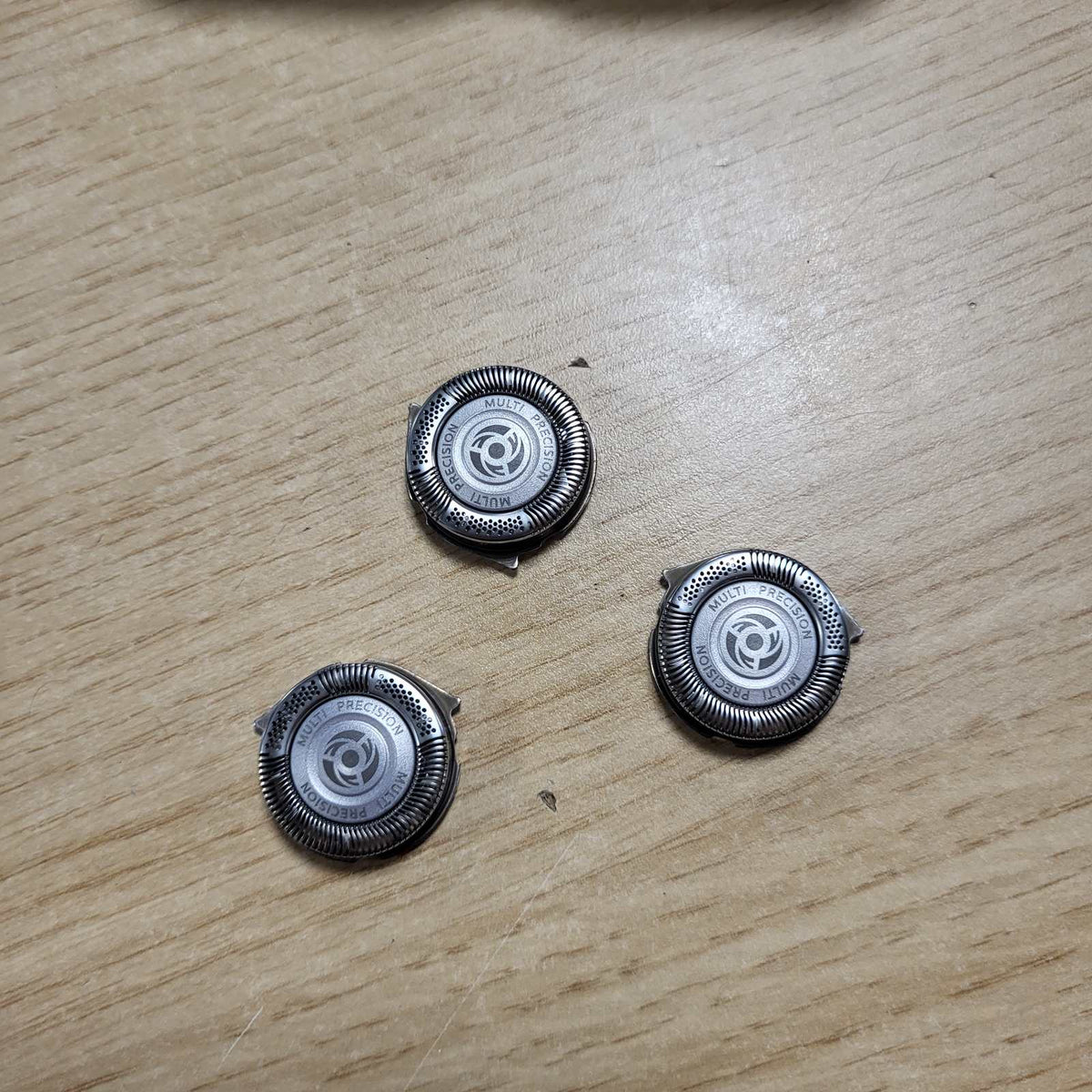 302955 - PHILIPS Koka rroje SH50/50, të pajtueshme me makinat e rrojës së serisë 5000 dhe 6000, 3 tehe, vetë-mprehëse, zëvendësojnë HQ9/50, HQ56/50 dhe RQ11/50