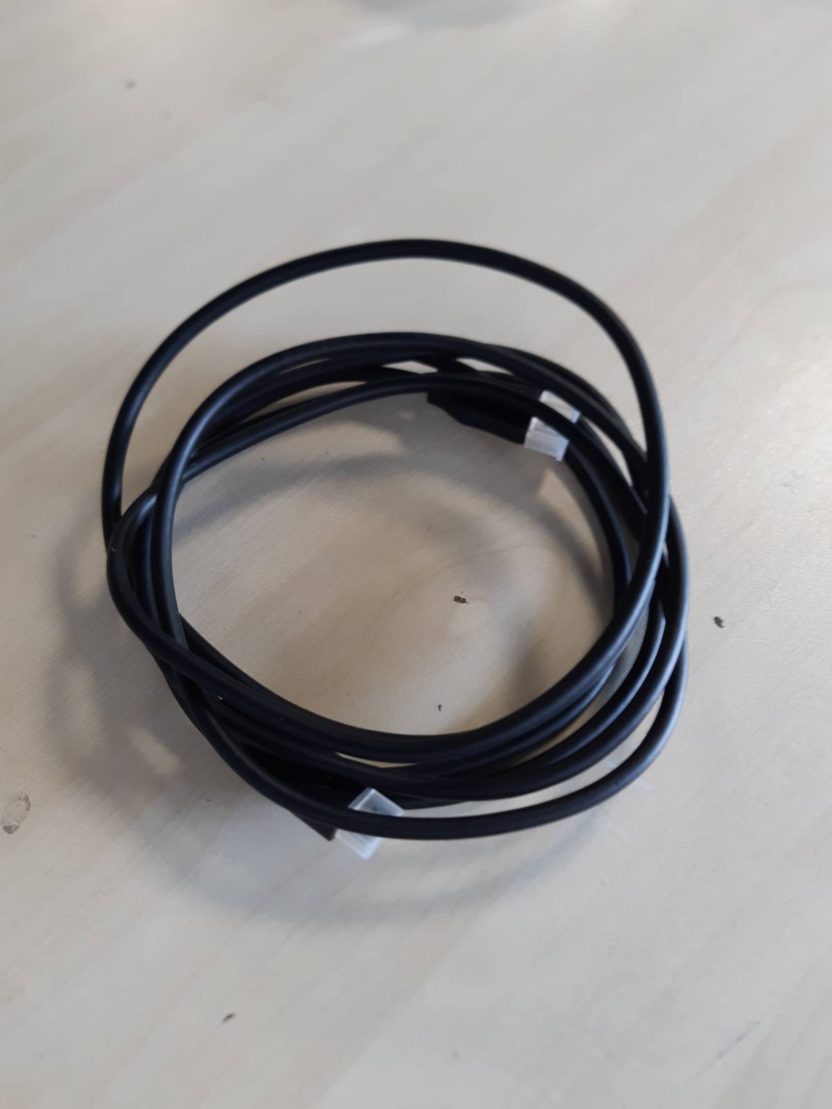 274125 - AMAZON BASICS Kabllo DisplayPort në HDMI, 3 m, e zezë, lidhës të veshur me ar