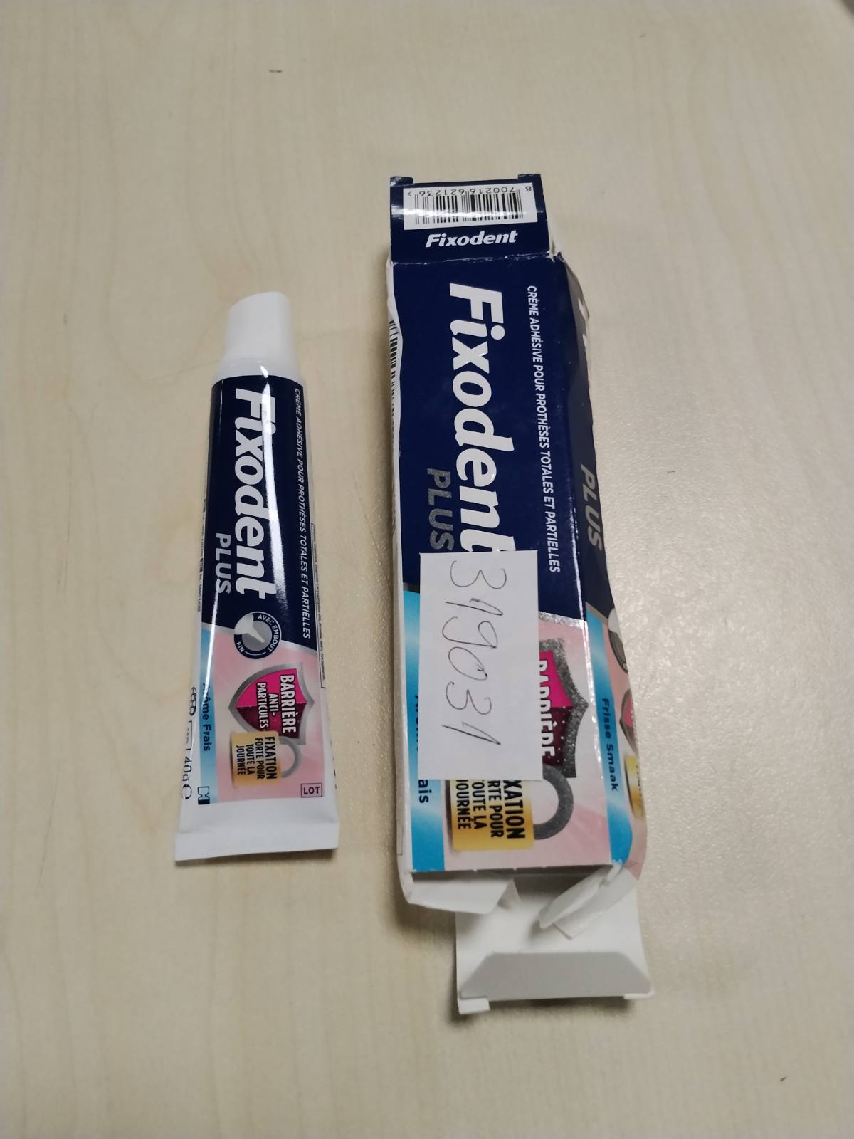 319031 - FIXODENT Plus Krem Ngjitës Anti-Grimcash për Proteza të Plota dhe të Pjesëshme, 40ml