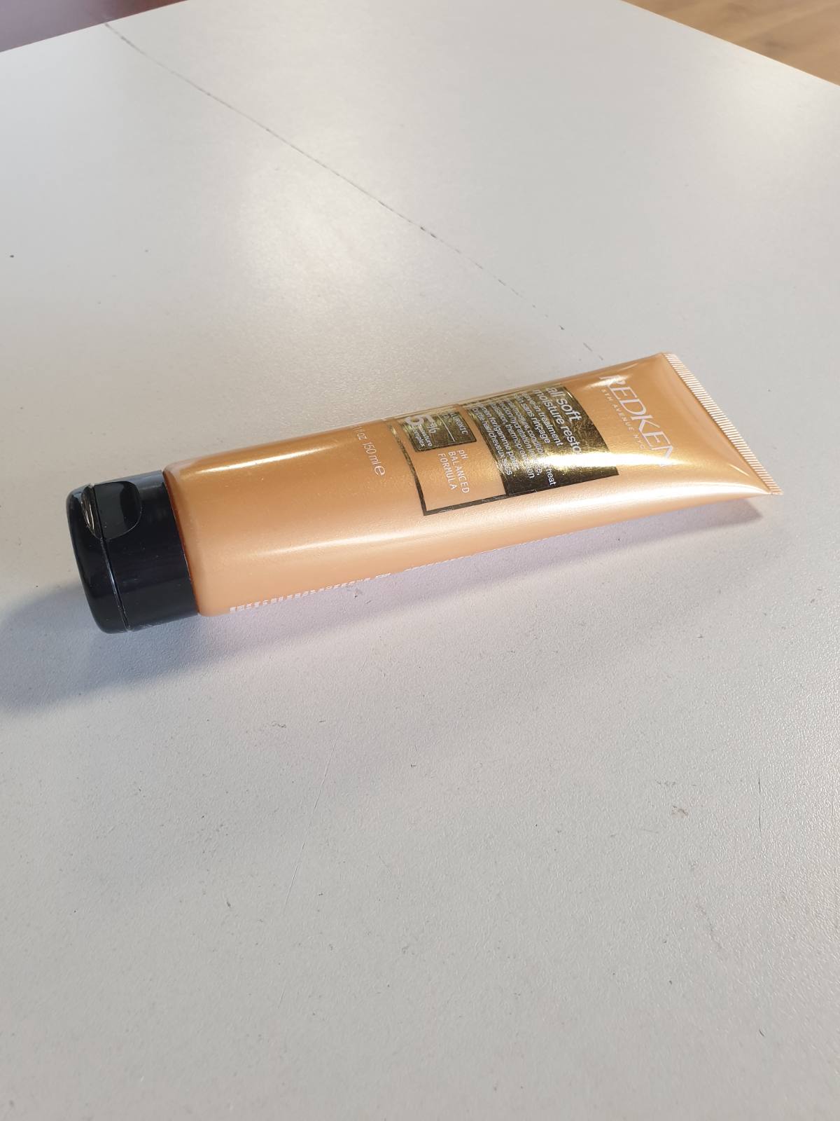 316914 - REDKEN - Mbrojtës nga nxehtësia me lëvozhgë të butë - 150 ml - Hidraton dhe ruan lagështinë deri në 72 orë - Flokë të thatë deri në të trashë