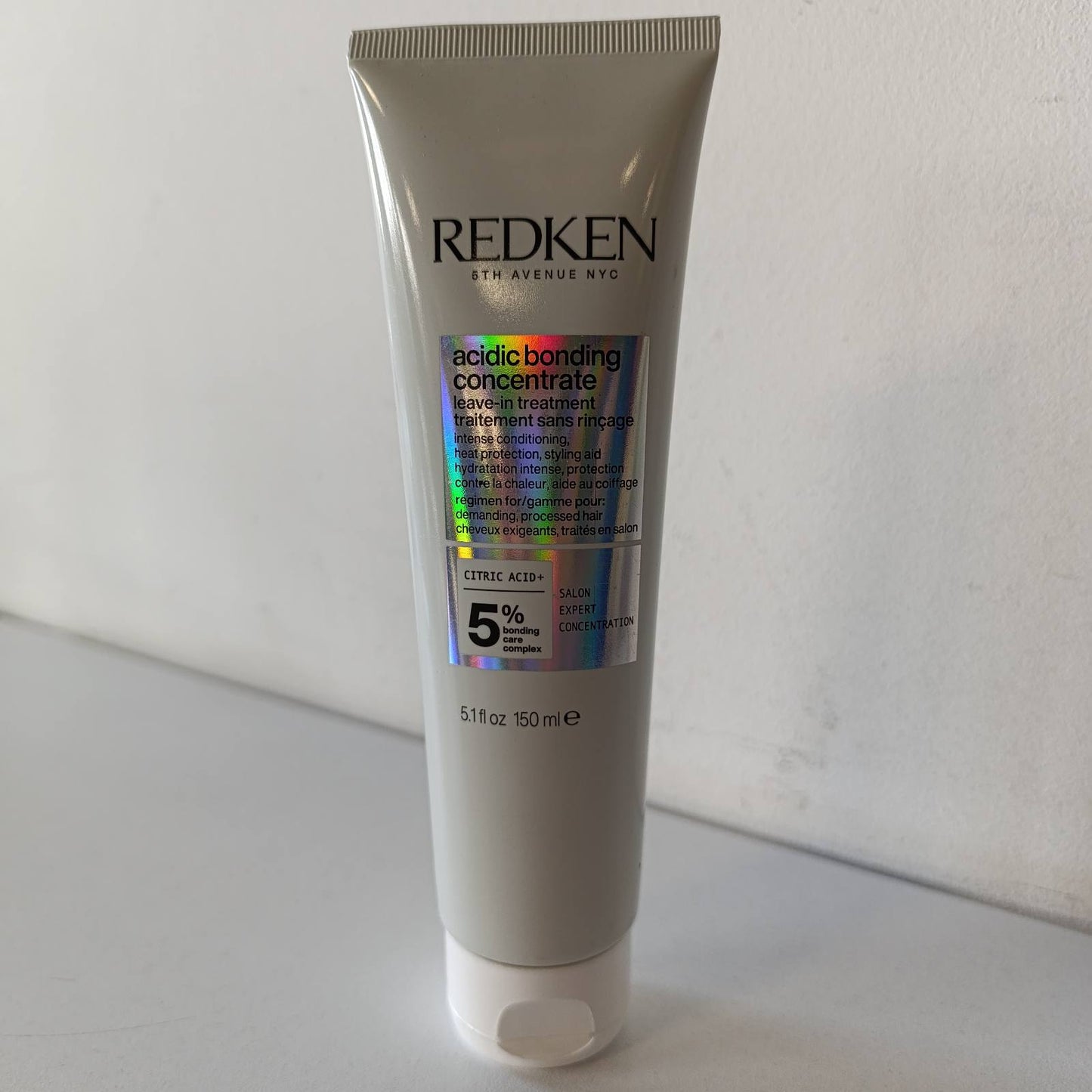 316809 - REDKEN - Koncentrat Lidhës Acidik pa Lënë - Riparues dhe Mbrojtës nga Nxehtësia - Trajtim pa Lënë - Flokë 10 herë më të Butë* dhe 88% Më Pak Maja të Dyfishta* - Flokë të Thatë dhe të Dëmtuar