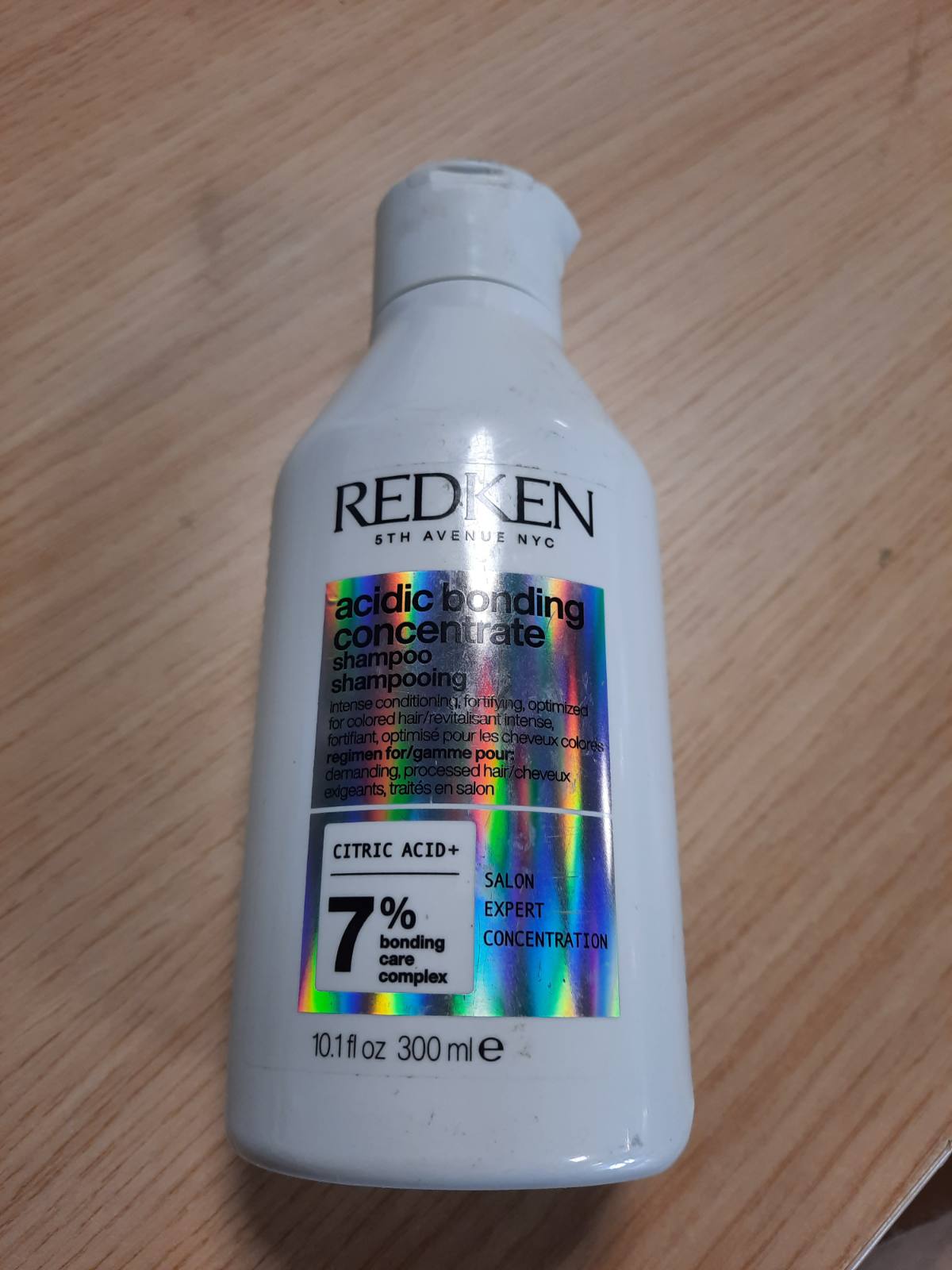 307617 - REDKEN Shampo Riparuese me Koncentrat Acid Lidhës, 300 ml, Flokë të Thatë dhe të Dëmtuar