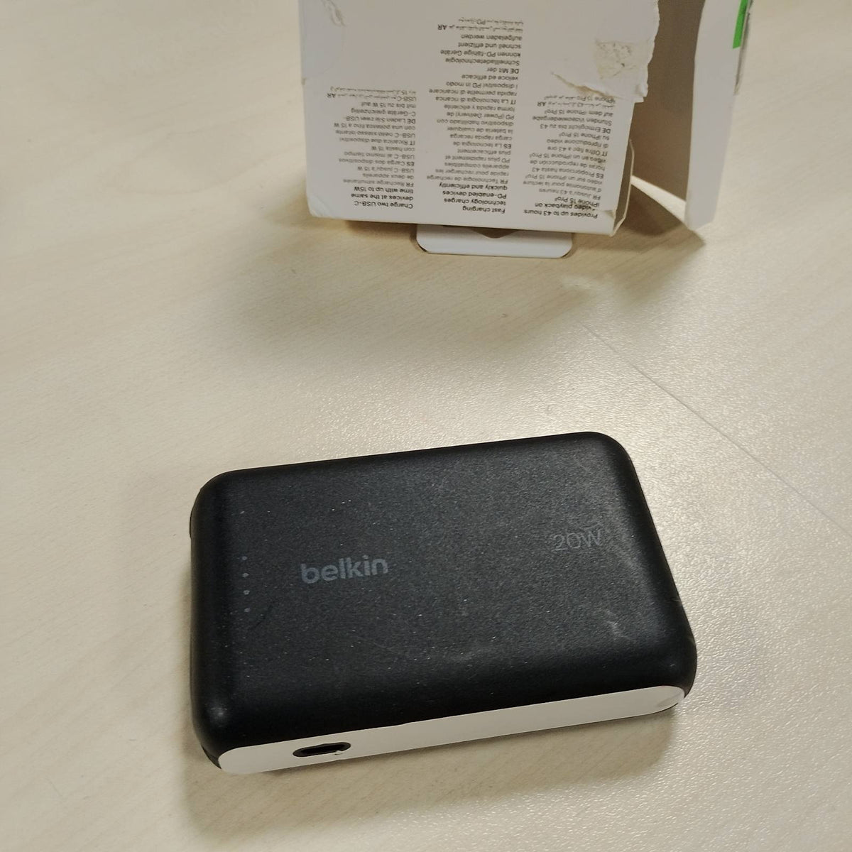 305319 - BELKIN Bankë energjie BoostCharge 10,000 mAh me kabllo USB-C - e zezë