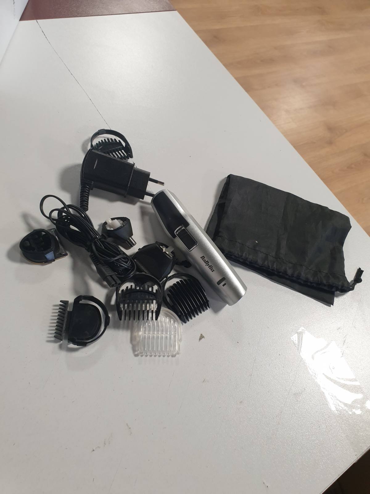 296800 - BABYLISS Makinë prerëse 8-në-1 MT726E për trup, mjekër, hundë, vetulla dhe veshë, pa tel, tehe çeliku inox të veshura me titanium, jetëgjatësi baterie 60 minuta, çantë udhëtimi, argjendi