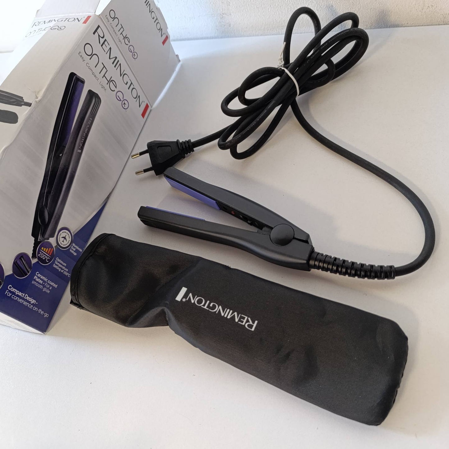 289996 - REMINGTON Drejtuese flokësh Mini për udhëtim, 200°C, 15 cm e gjatë
