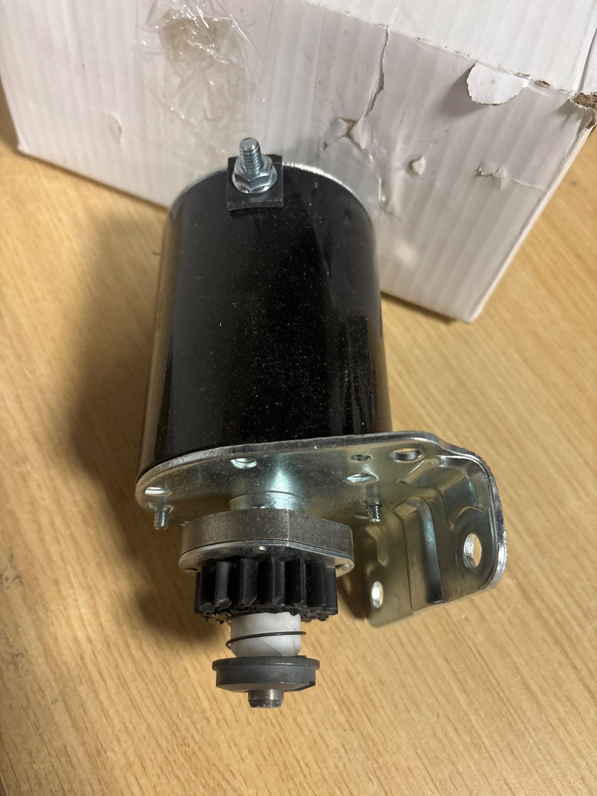 313203 - GREENSTAR Starter elektrik - Pinion 16 dhëmbë - Armaturë 98 mm - Për BRIGGS & STRATTON - Pjesa origjinale 390838, 391177, 392749, 394805, 494325, 497595, 643054, 691262
