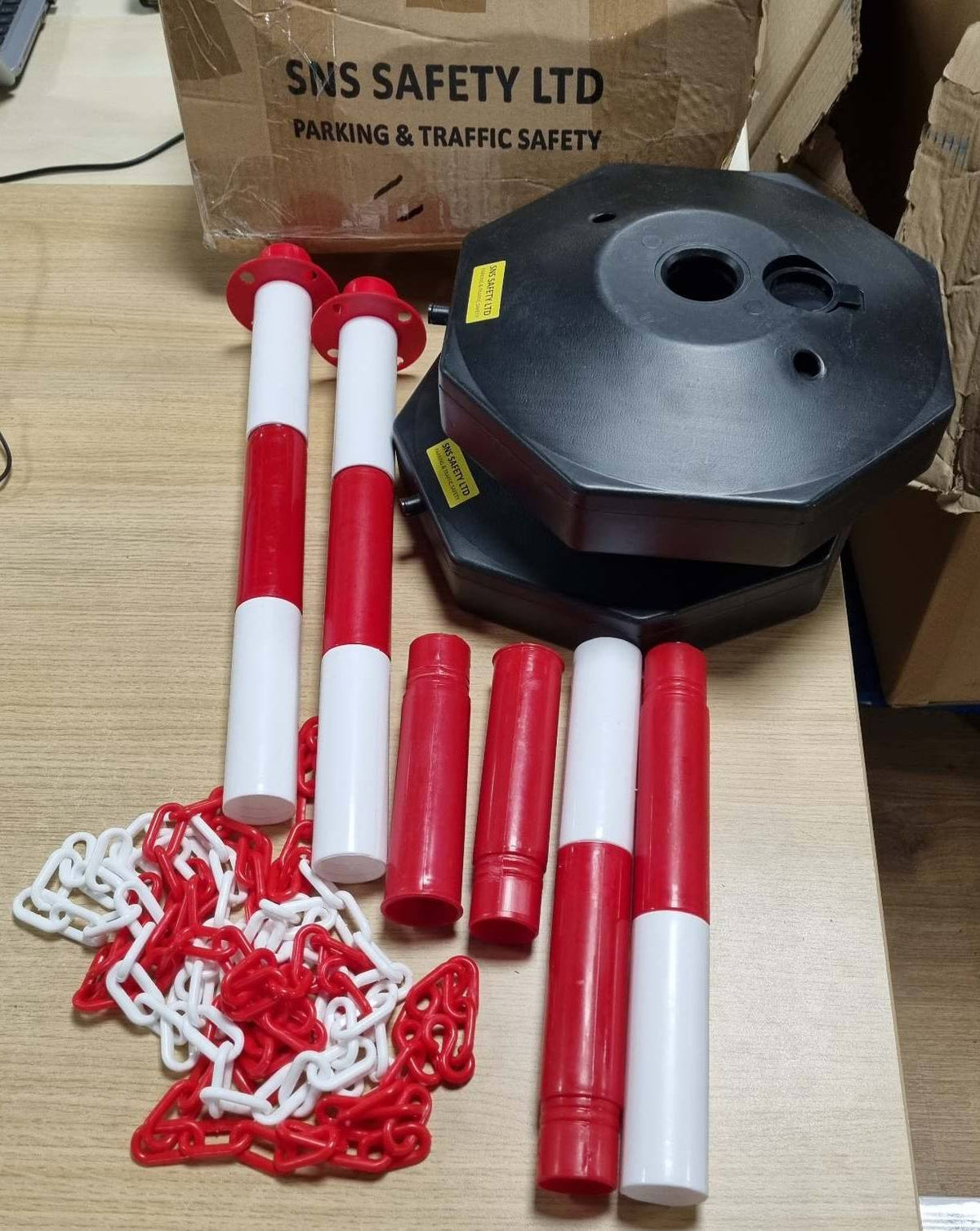 310178 - GC2-CH3 Çift shtyllash plastike me zinxhir plastik 3m, ngjyrë e kuqe e bardhë