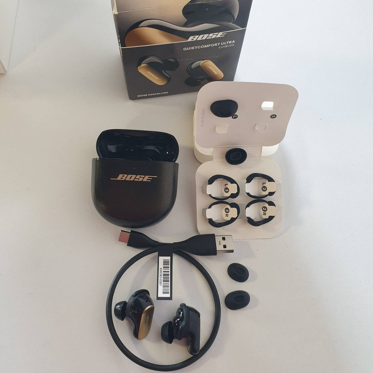 305015 - BOSE QUIETCOMFORT ULTRA KUFJE (GJENERATA E 2-TË), KUFJE PA TEL ME ANULIM ZHURME, JETËGJATËSIA E BATERISË DERI NË 6 ORË, IPX4, TINGULL ZHYTS, BAS I THELL, DESERT GOLD - EDICION I KUFIZUAR