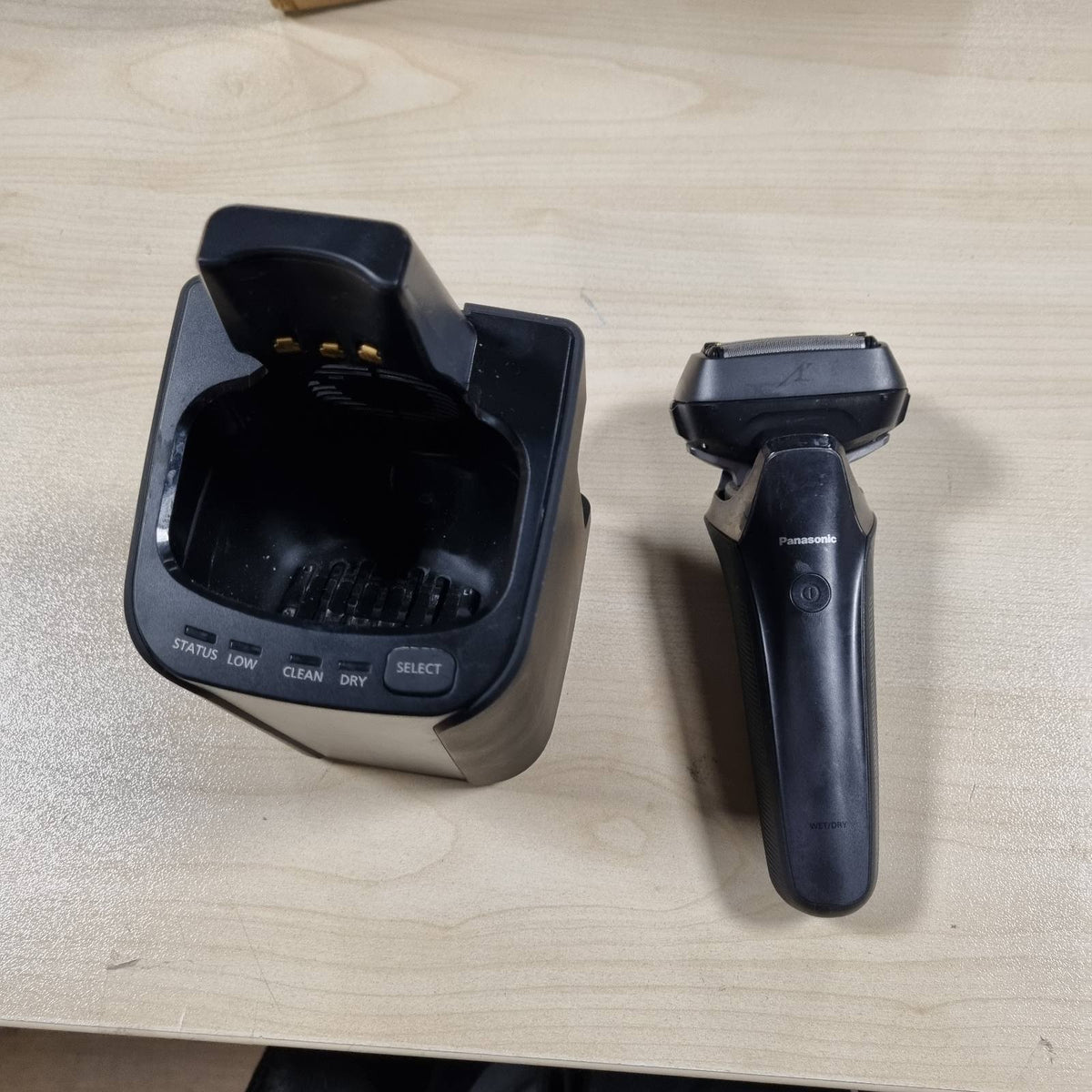 307095 - PANASONIC ES-LS9A-K803 Makinë rroje elektrike për burra, 6 tehe, për lagësht dhe tharje, me sensor dhe sistem pastrimi.