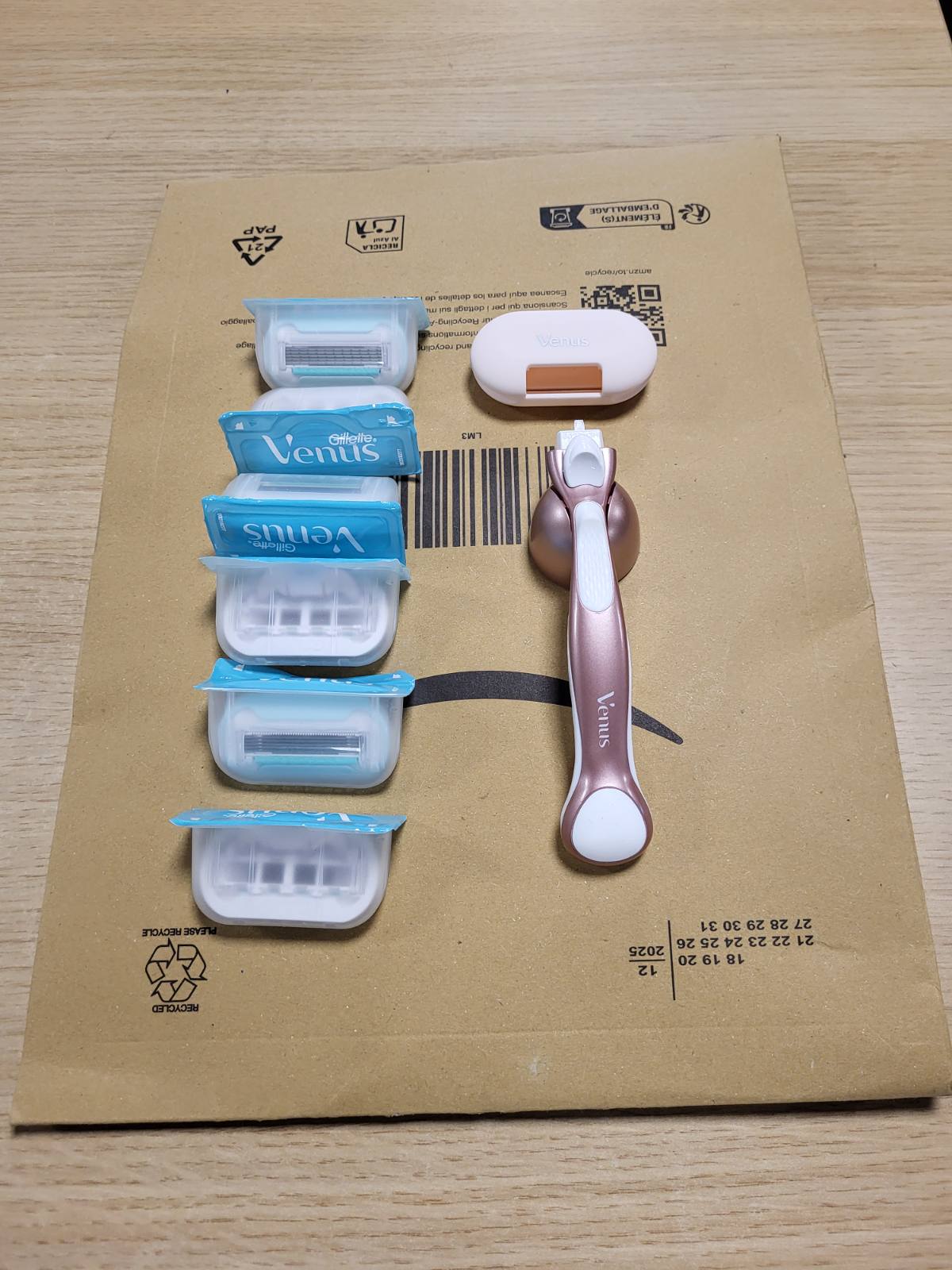 321263 - GILLETTE Brisk Venus Pro Smooth Sensitive për Femra, Metal, Rozë e Artë