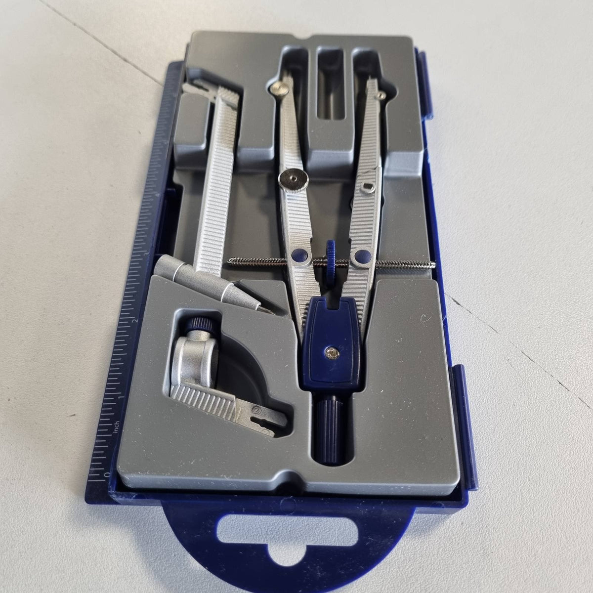 309230 - STAEDTLER Set busullash metalike Noris 550 – shufër për plumb dhe zgjatim, Ø 395 mm