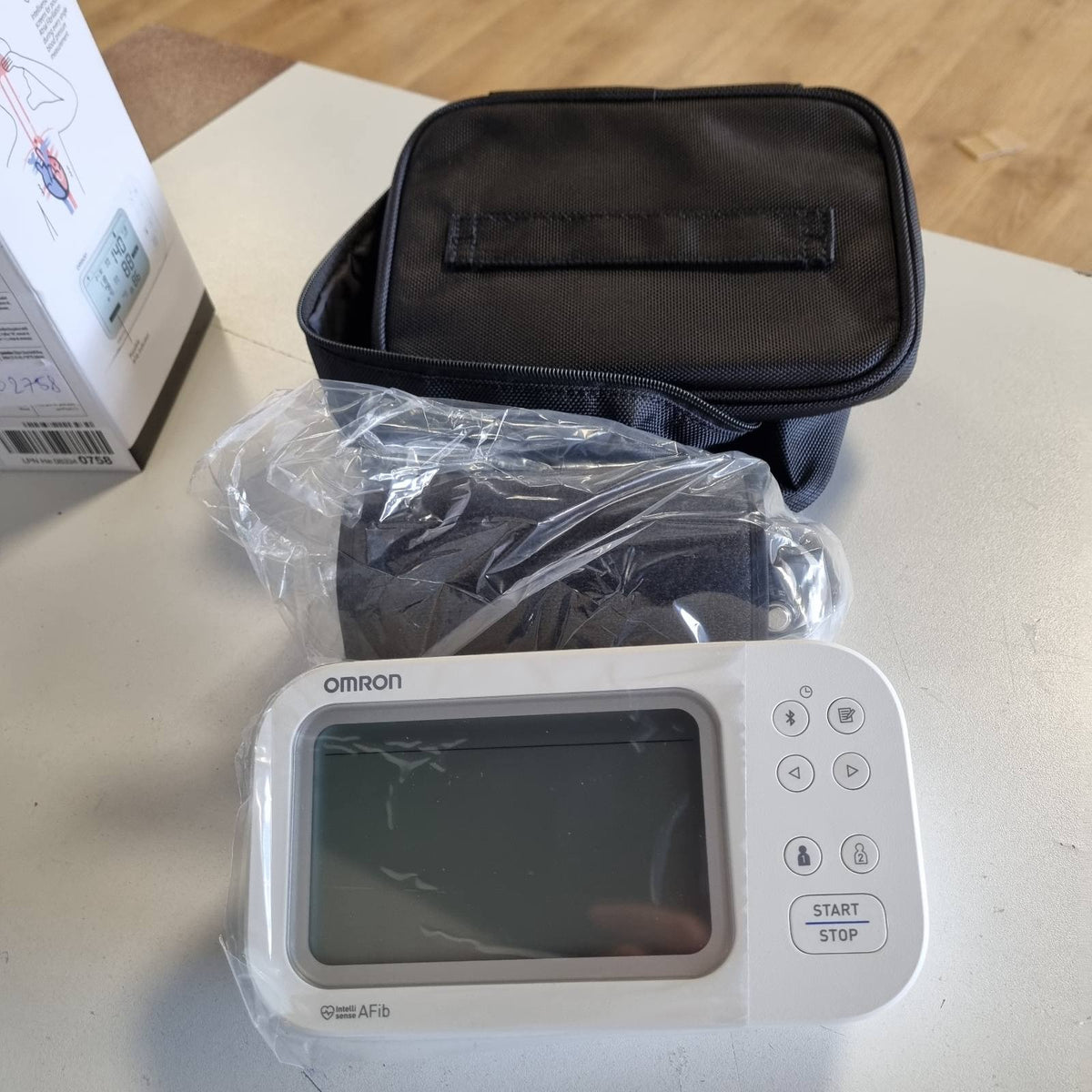 302758 - OMRON Monitorues i tensionit të gjakut X7 Smart AFib, për krahun e sipërm, 2 përdorues, 22-42 cm
