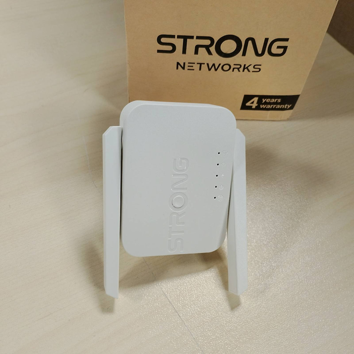 296168 - STRONG Amplifikator WLAN N300 Mbit/s, Përsëritës WLAN për rreze të gjatë veprimi