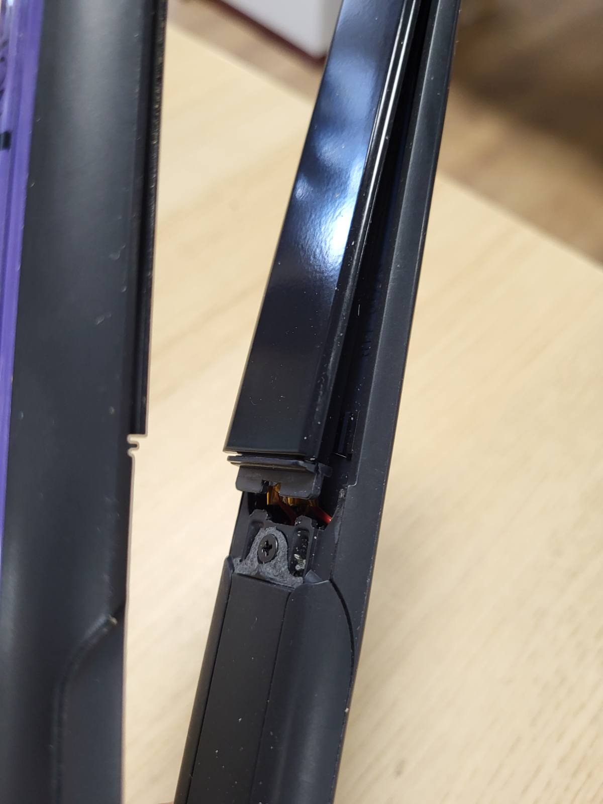 321291 - REMINGTON S7710 Pjastër flokësh Pro-Ion, veshje qeramike ultra-turmaline, 150-230°C, ekran LCD, funksion për rritjen e temperaturës