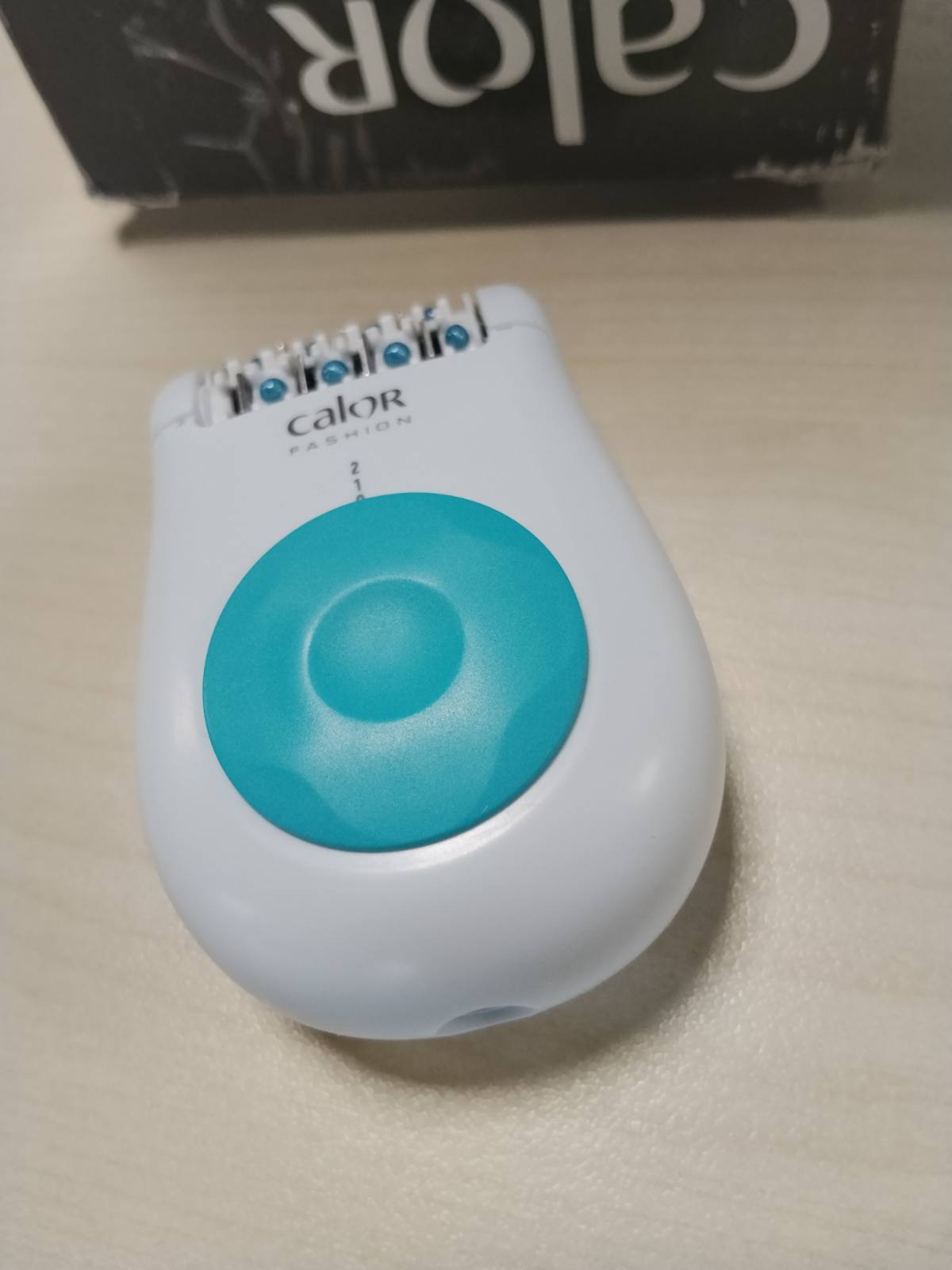 306354 - CALOR Depilator Elektrik Kompakt i Modës me 24 Piskatore Precize