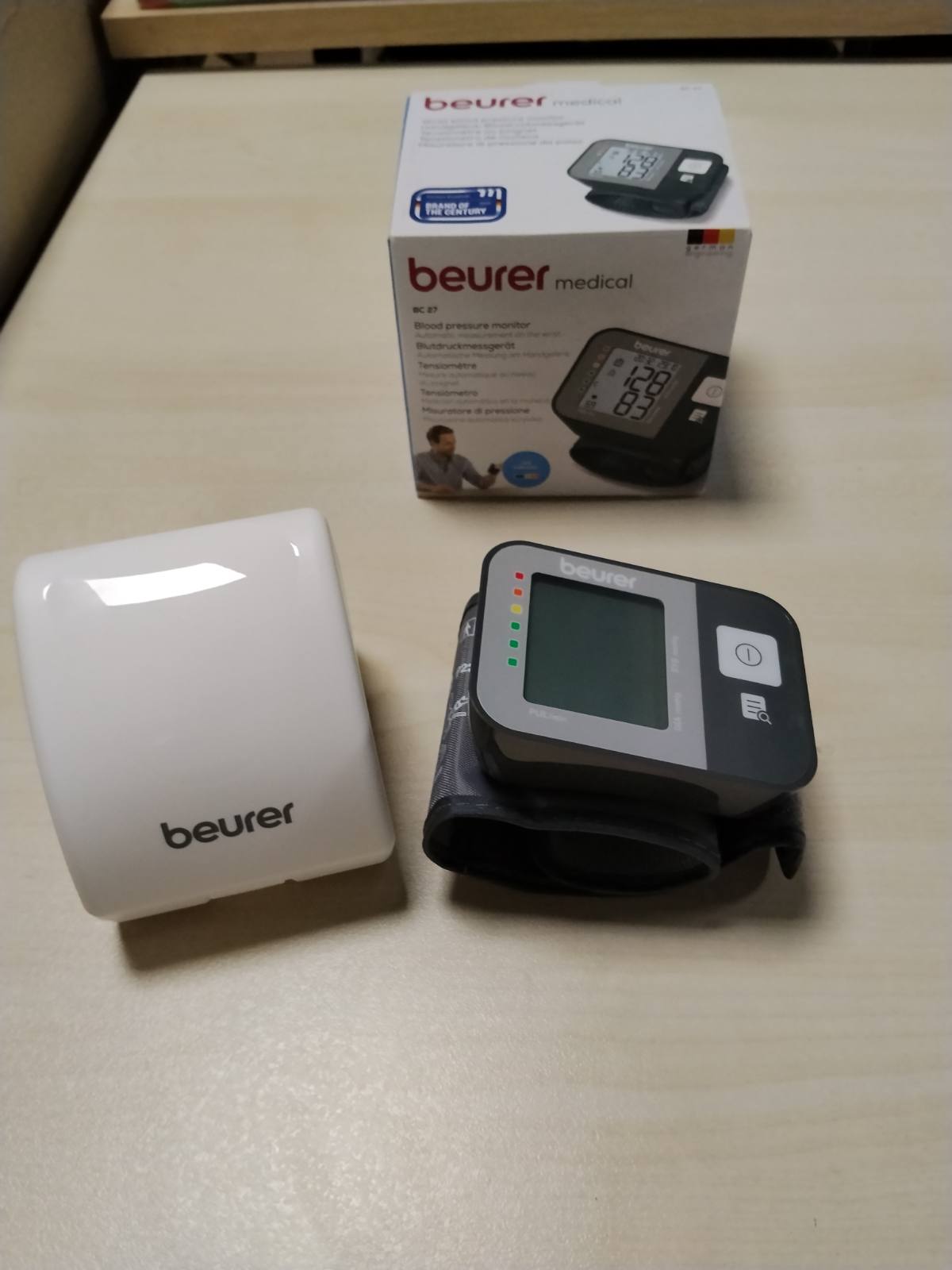 303147 - BEURER Monitor tensioni i gjakut BC 27 për kyçin e dorës, zbulim aritmie, për perimetër kyçi 14-19.5 cm, pajisje mjekësore, transferim të dhënash në Apple Health.