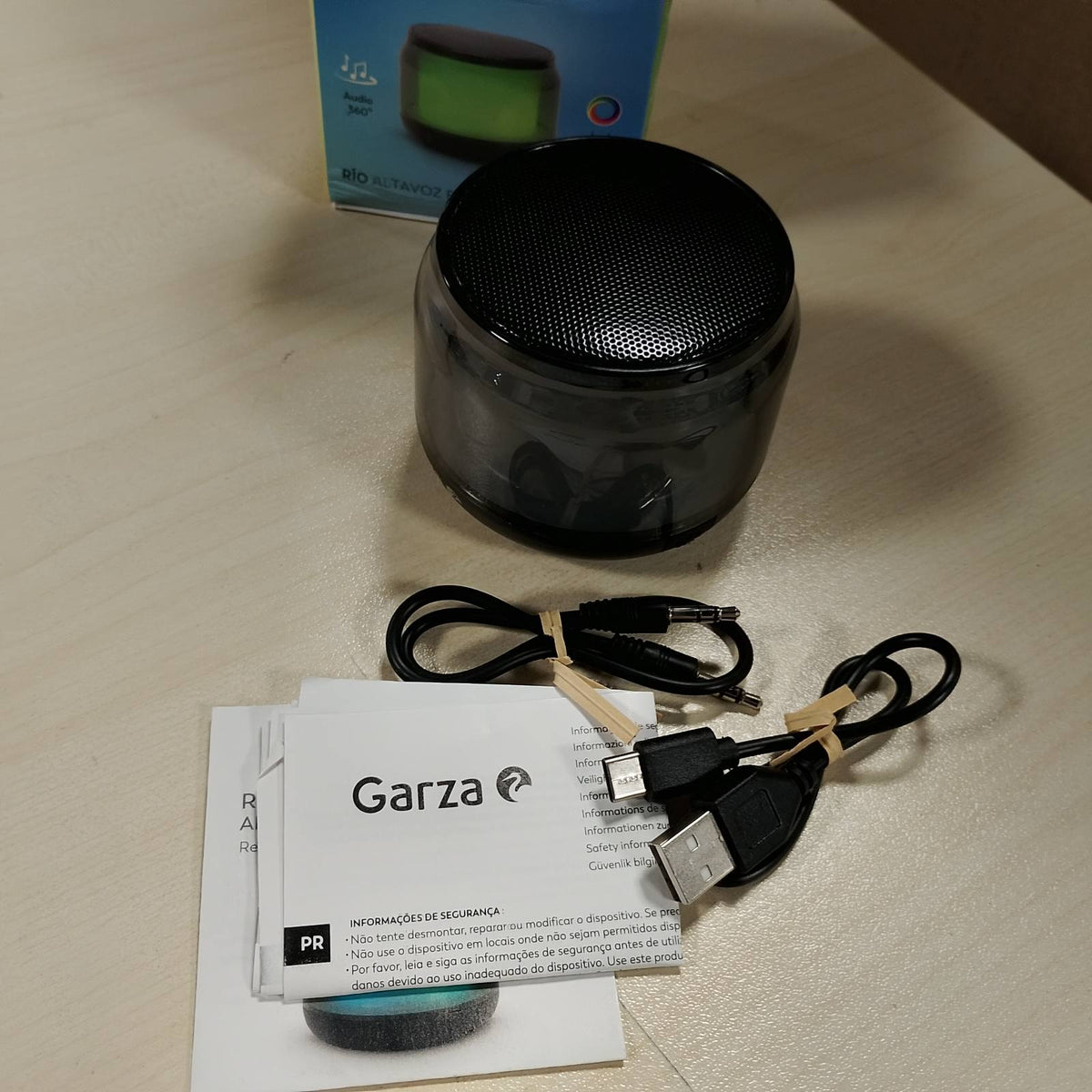 296282 - GARZA RIO: Altoparlant portativ me 15 modalitete drite LED, tingull 360°, 75dB, Bluetooth, thirrje pa duar, USB-C dhe Micro SD, dizajn kompakt i zi