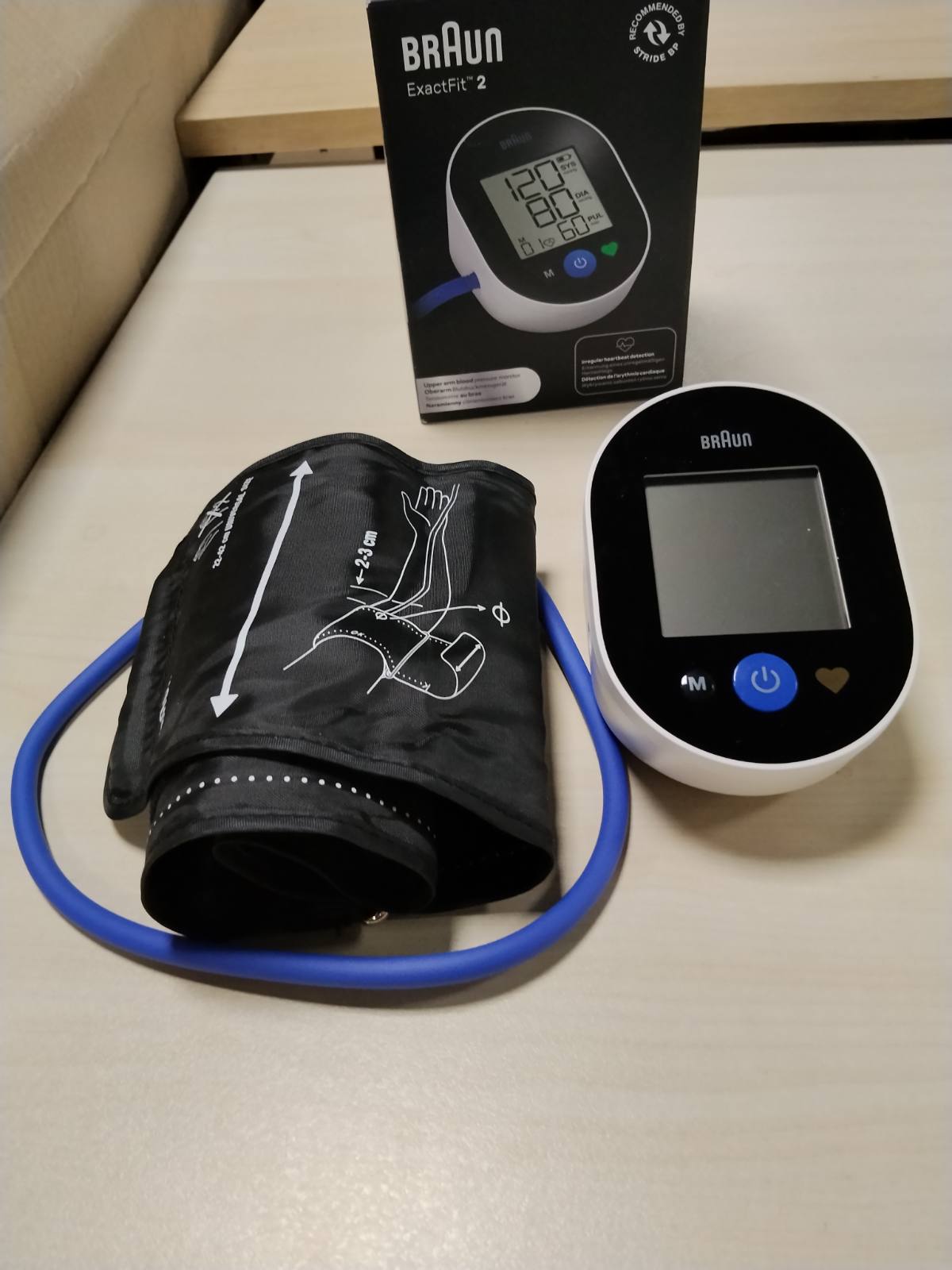 301927 - BRAUN Monitor tensioni i gjakut ExactFit™ 2 | Saktësi e provuar klinikisht | Ekran me kod ngjyrash | Manshetë universale | BUA4050