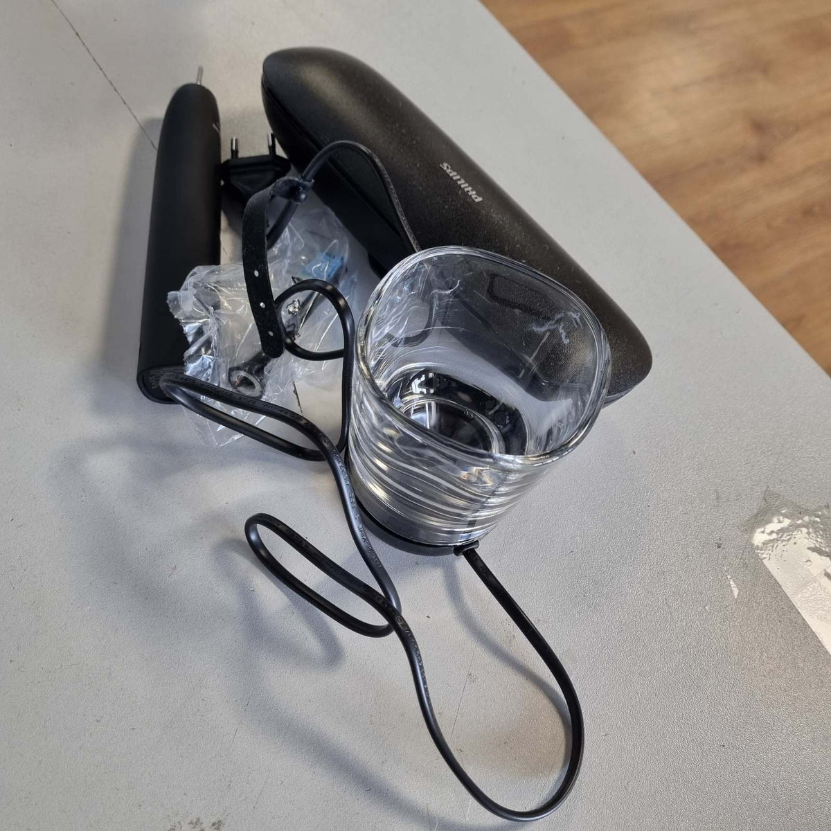 305687 - PHILIPS Furçë dhëmbësh elektrike Sonicare DiamondClean 9000, me aplikacion, sensor presioni, 4 mënyra pastrimi, 3 nivele intensiteti, xham karikimi dhe kuti udhëtimi USB, e zezë, modeli HX9911/09