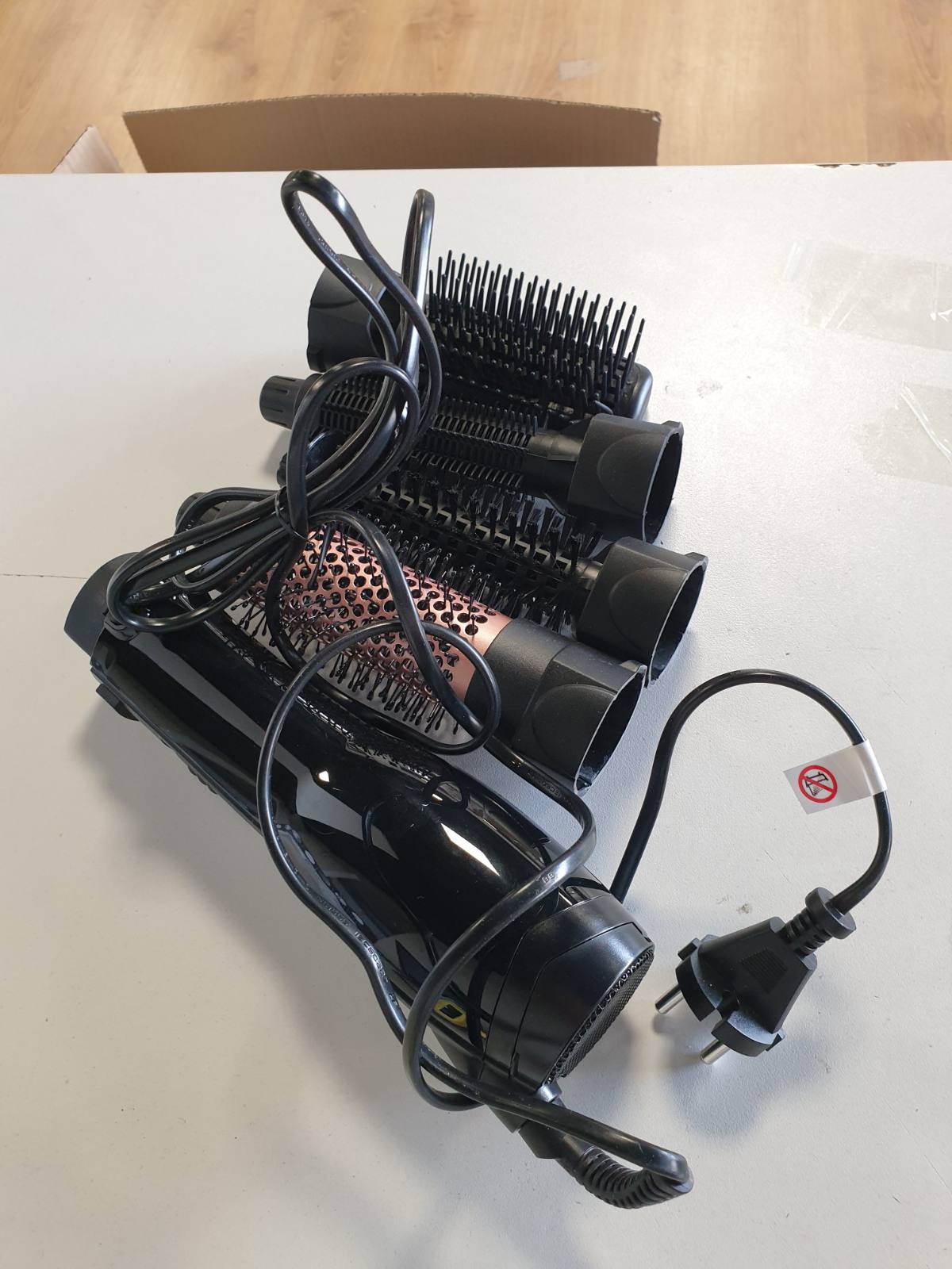 320953 - BABYLISS Smooth Finish 1200, Furçë me ajër të nxehtë 4-në-1, Teknologji Jonike dhe Qeramike, 4 aksesorë, 1200W, Ngjyra: E zezë/Rozë, AS122E