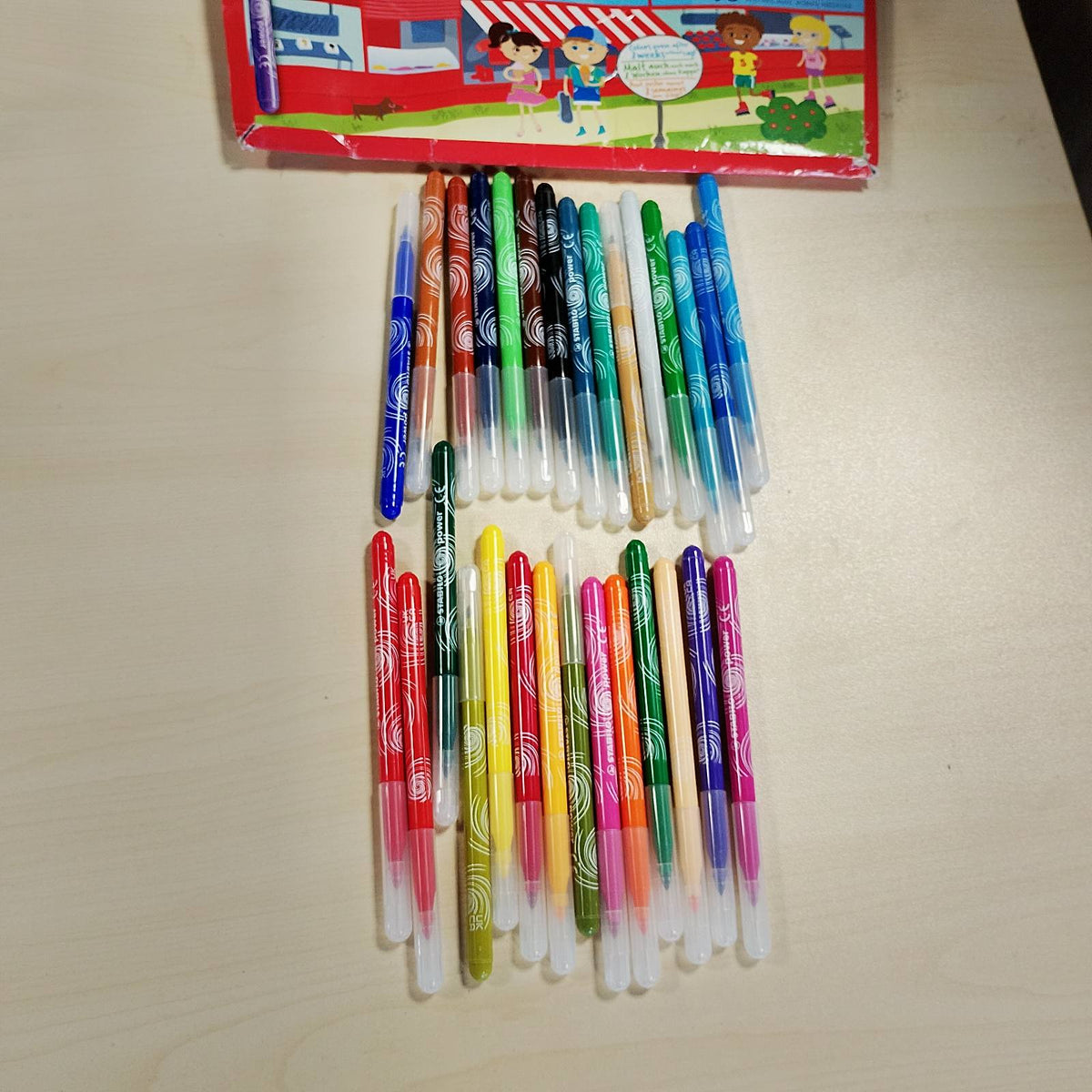 296350 - STABILO - Markera ngjyrosës - Kuti kartoni x 30 markera me majë të mesme - ngjyra të ndryshme