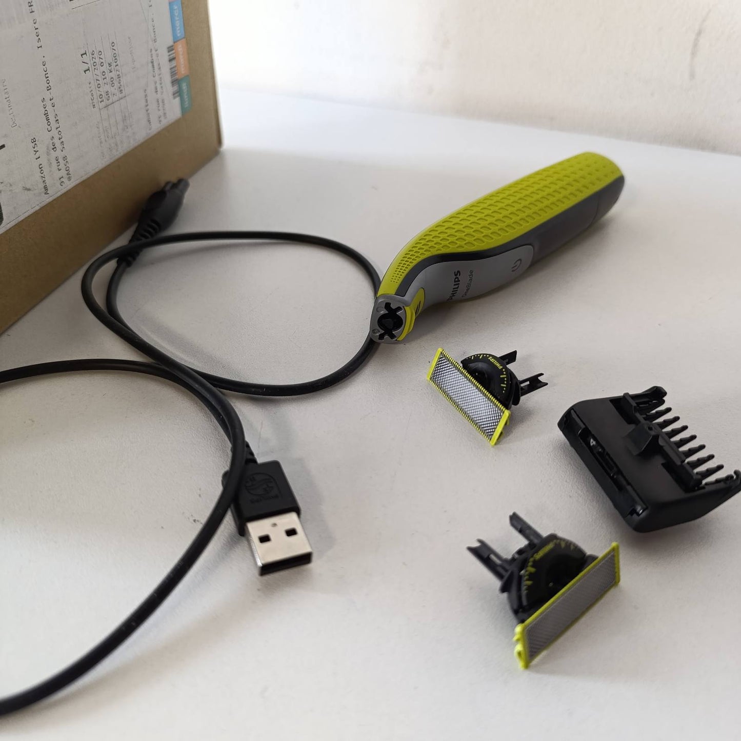 321129 - PHILIPS OneBlade 360 Hybrid Face, Makinë elektrike rroje/prerëse mjekre, 2 tehe 360 për fytyrën, 1 krehër 5-në-1 i rregullueshëm (modeli QP2734/30)