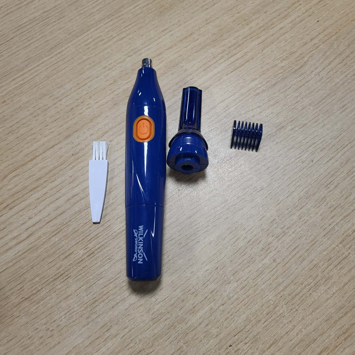 307854 - WILKINSON SWORD - Makinë prerëse elektrike për qimet e hundës, veshëve dhe vetullave, Stilisti për Burra