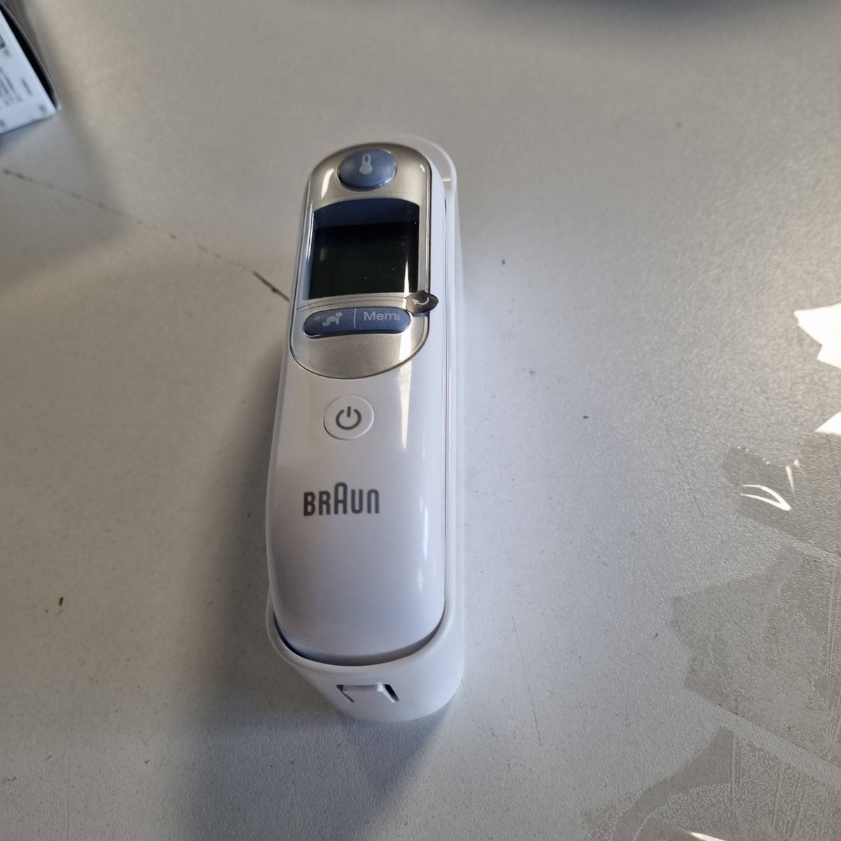 289650 - BRAUN Termometër veshi ThermoScan 7 BRAIRT6520, Teknologjia e Precizionit Age, Ekran dixhital me kodim ngjyrash, Miqësor për foshnje dhe fëmijë të vegjël