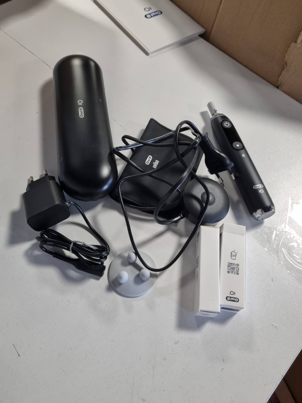 301548 - ORAL-B Furçë dhëmbësh elektrike iO Series 9, e zezë