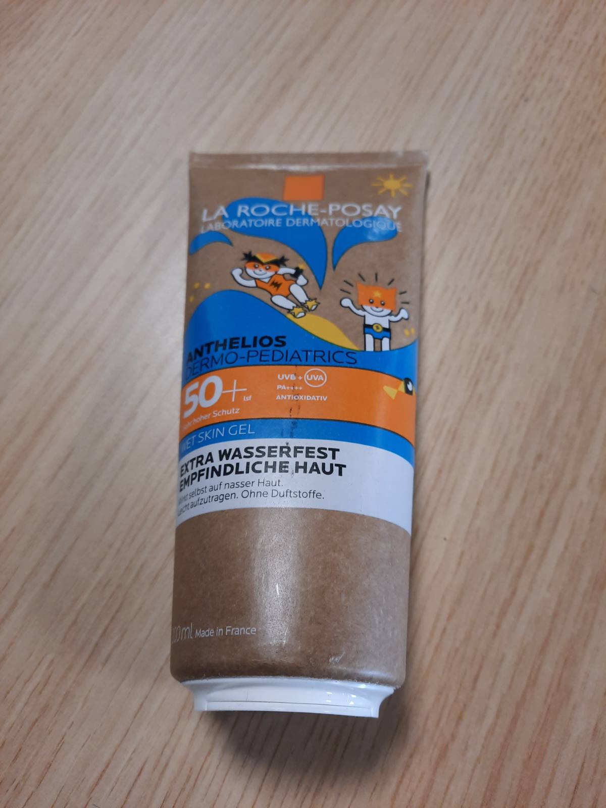 302029 - LA ROCHE-POSAY Anthelios Dermo-Pediatrics Xhel për Lëkurë të Njomur, krem kundër diellit SPF 50+, 200 ml, rezistent ndaj ujit, me Teknologjinë Wet Skin