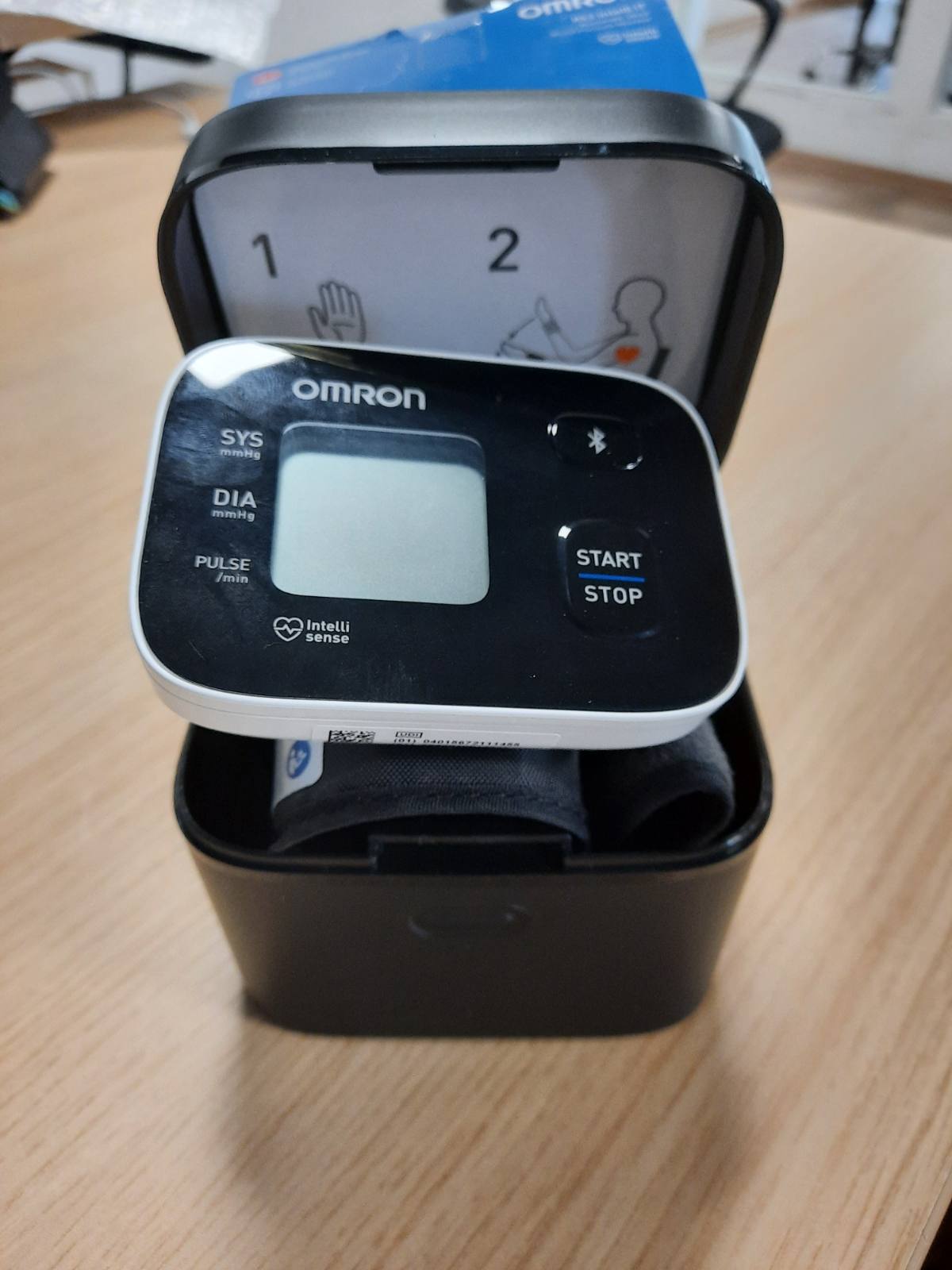 289590 - OMRON Monitorues tensioni gjaku RS3 Intelli IT, për perimetër 13.5-21.5 cm