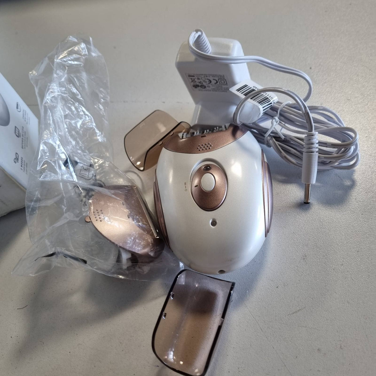 302078 - CECOTEC Epilator me çizme pa tel Bamba SkinCare Depil-action, Bateri litiumi, 40 minuta, Rezistent ndaj ujit, 2 cilësime shpejtësie