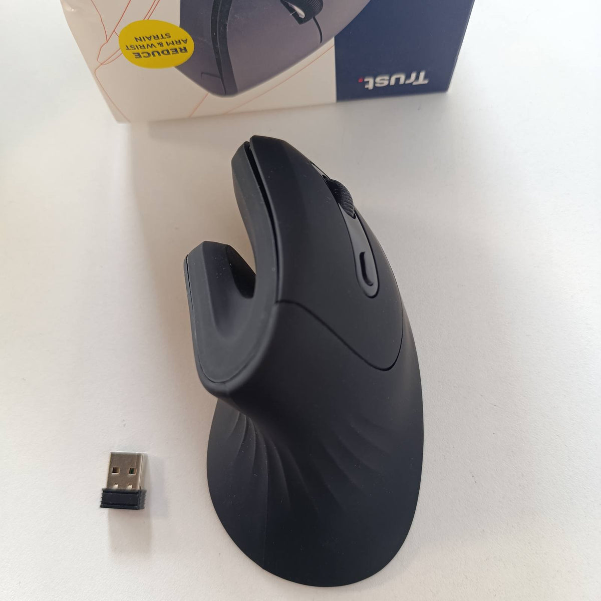 310198 - MARS GAMING Maus MMW-ERGOPRO i Zi, Maus Vertikal Ergonomik Pa Tel, Sensor Optik 3200 DPI, Çelësa Huano, Marrës Pa Tel 2.4GHz, Mbështetje për Shumë Platforma