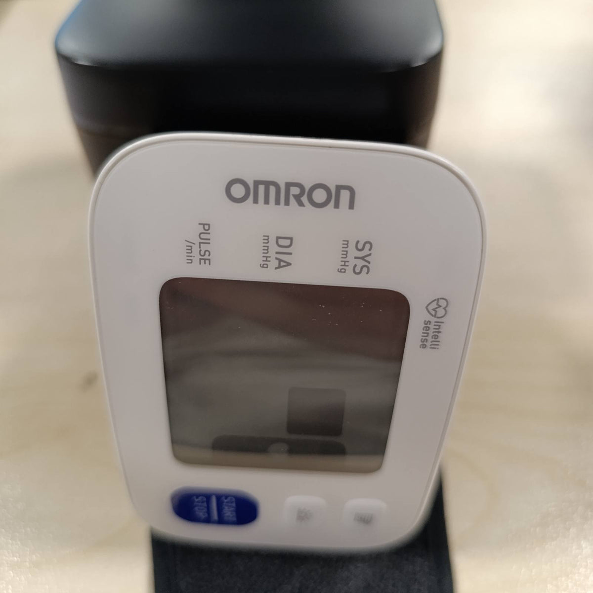 301844 - OMRON Monitor i presionit të gjakut RS4 - Test Winner Stiftung Warentest 11/2023