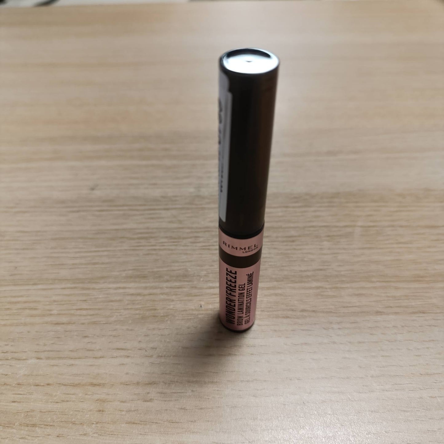 290225 - RIMMEL LONDON Xhel për fytyrë Wonder'Freeze 004, ngjyrë kafe e thellë, 6 g