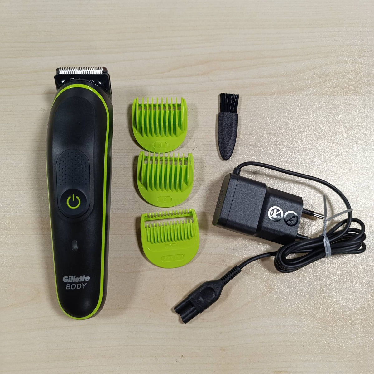 301835 - GILLETTE Makinë prerëse për trupin + intim Labs i3 për meshkuj, e zezë/e gjelbër