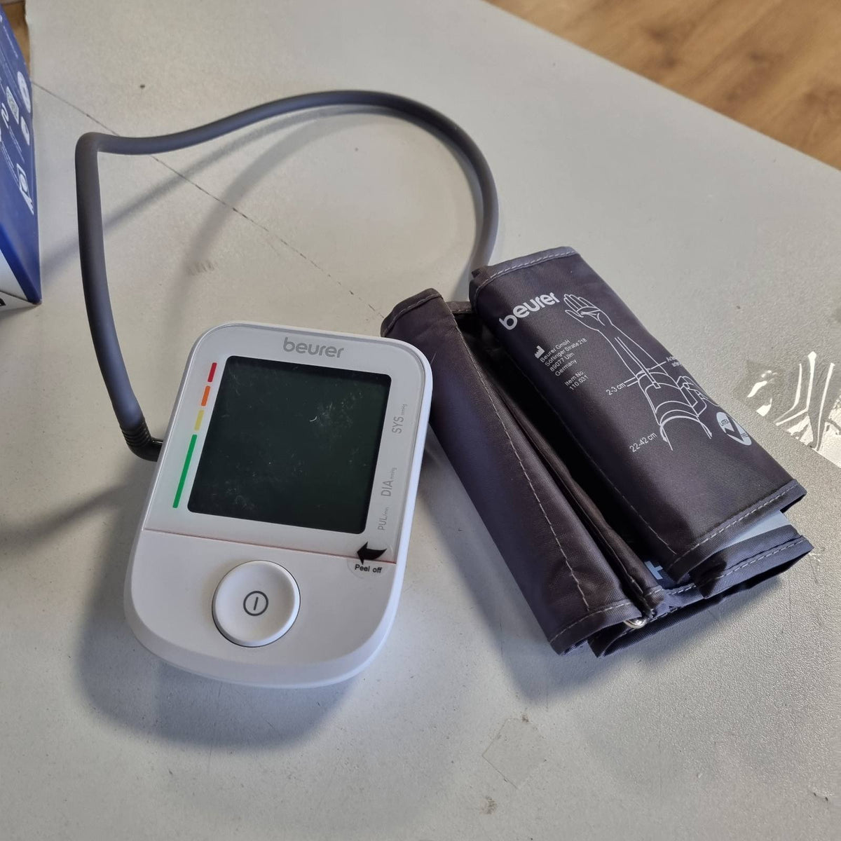 303018 - BEURER Monitor tensioni i gjakut BM 38 për krahun e sipërm, funksionim me një buton, matje e butë, zbulim i aritmisë, manshetë, transferim të dhënash në Apple Health, i bardhë