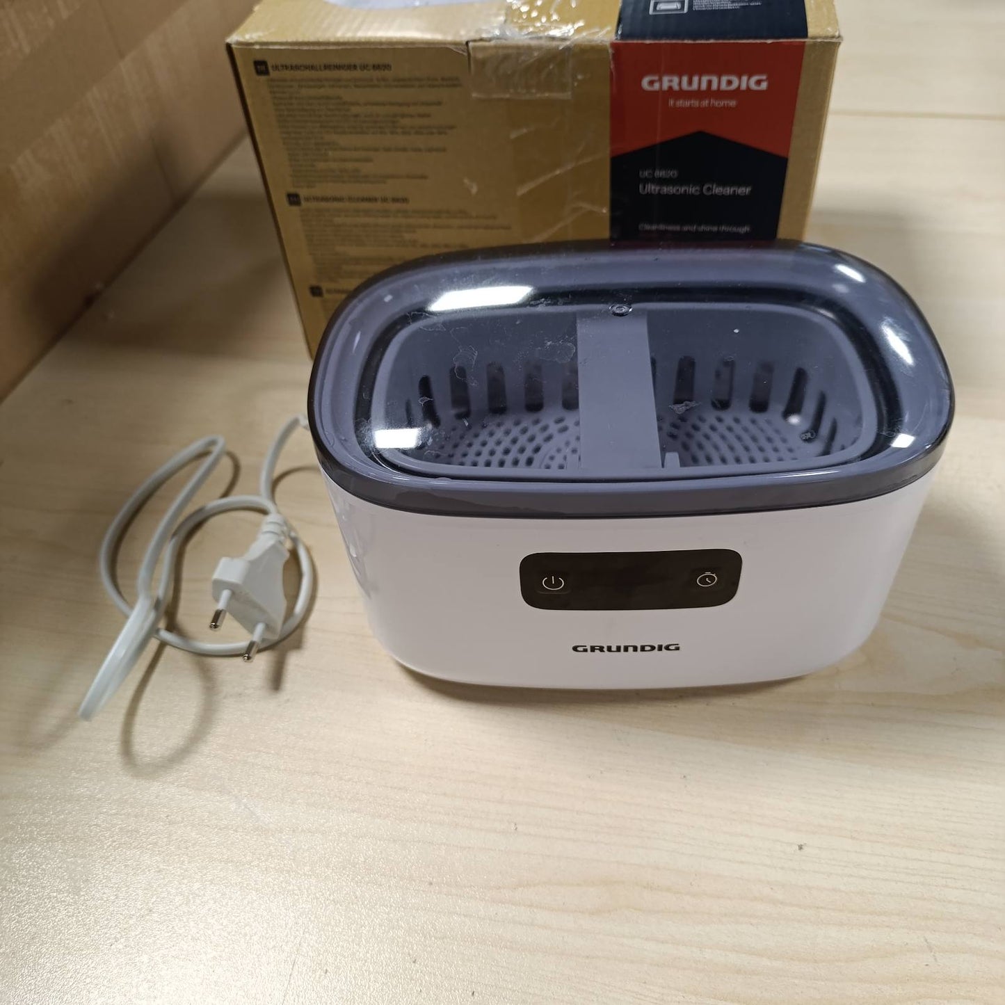 275125 - GRUNDIG UC 6620 Pastrues ultrasonik, funksion kohëmatësi, pastrim me valë të dyfishtë, rezervuar 500 ml, fuqi 50 W, mbajtëse ore, e bardhë