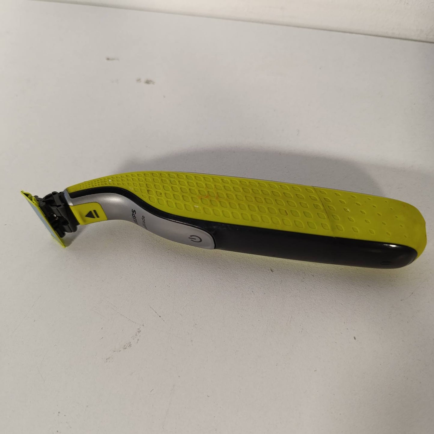 274878 - Philips OneBlade Pro 360, Makinë prerëse elektrike për mjekër dhe trup, 2 x 360 tehe, 1 krehër me 20 gjatësi prerjeje, 1 komplet trupi, 1 mbështetëse karikimi, QP6652/35