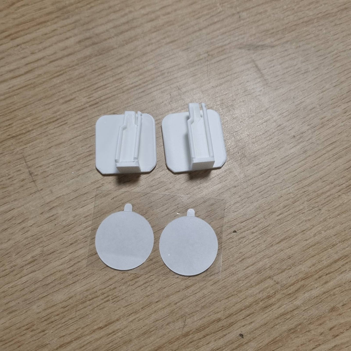 289334 - (Kontrolloni përputhshmërinë) 2 mbajtëse etiketash për pagesën e autostradës të përputhshme me TRP-4010 TRP-4030 Ulys Fulli, distinktivë Bip&Go me ngjitës për xham të përparmë.
