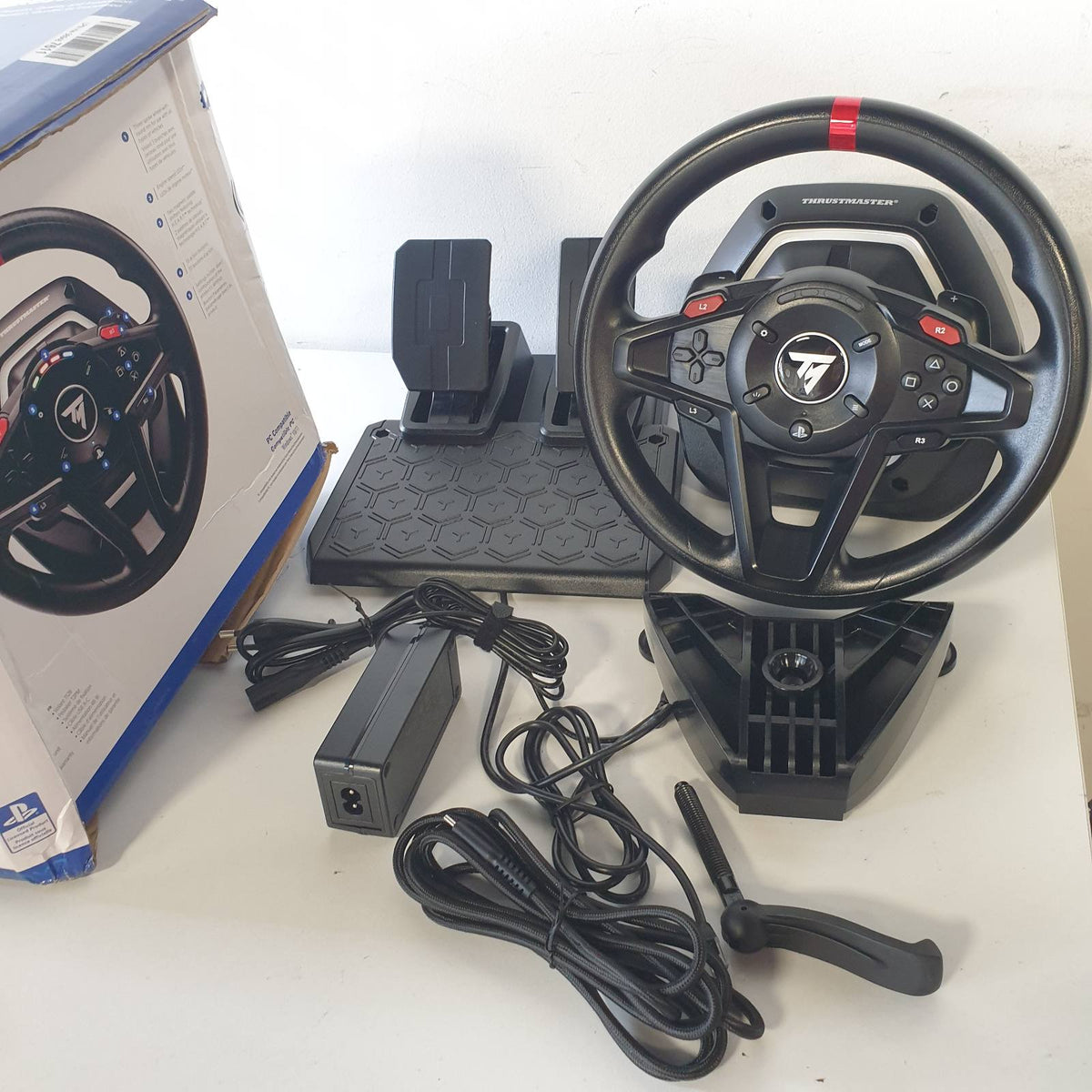 305055 - THRUSTMASTER Timoni dhe Pedalet T128 me Reagim Force, për XBOX dhe PC