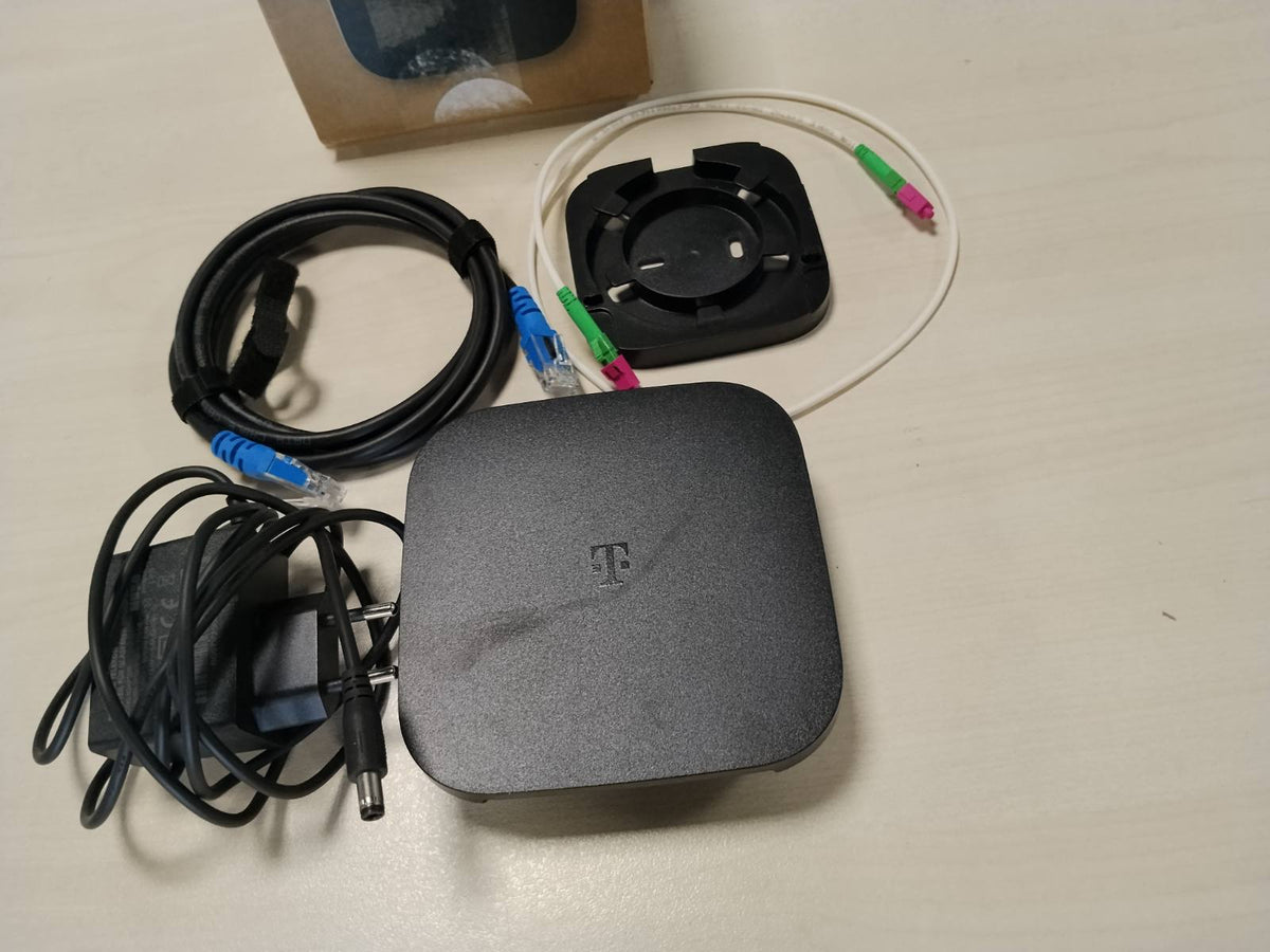 309747 - TELEKOM Modem me Fibër Optike 2b i Zi, deri në 2 Gbit/s, lidhje Ethernet Gf-TA
