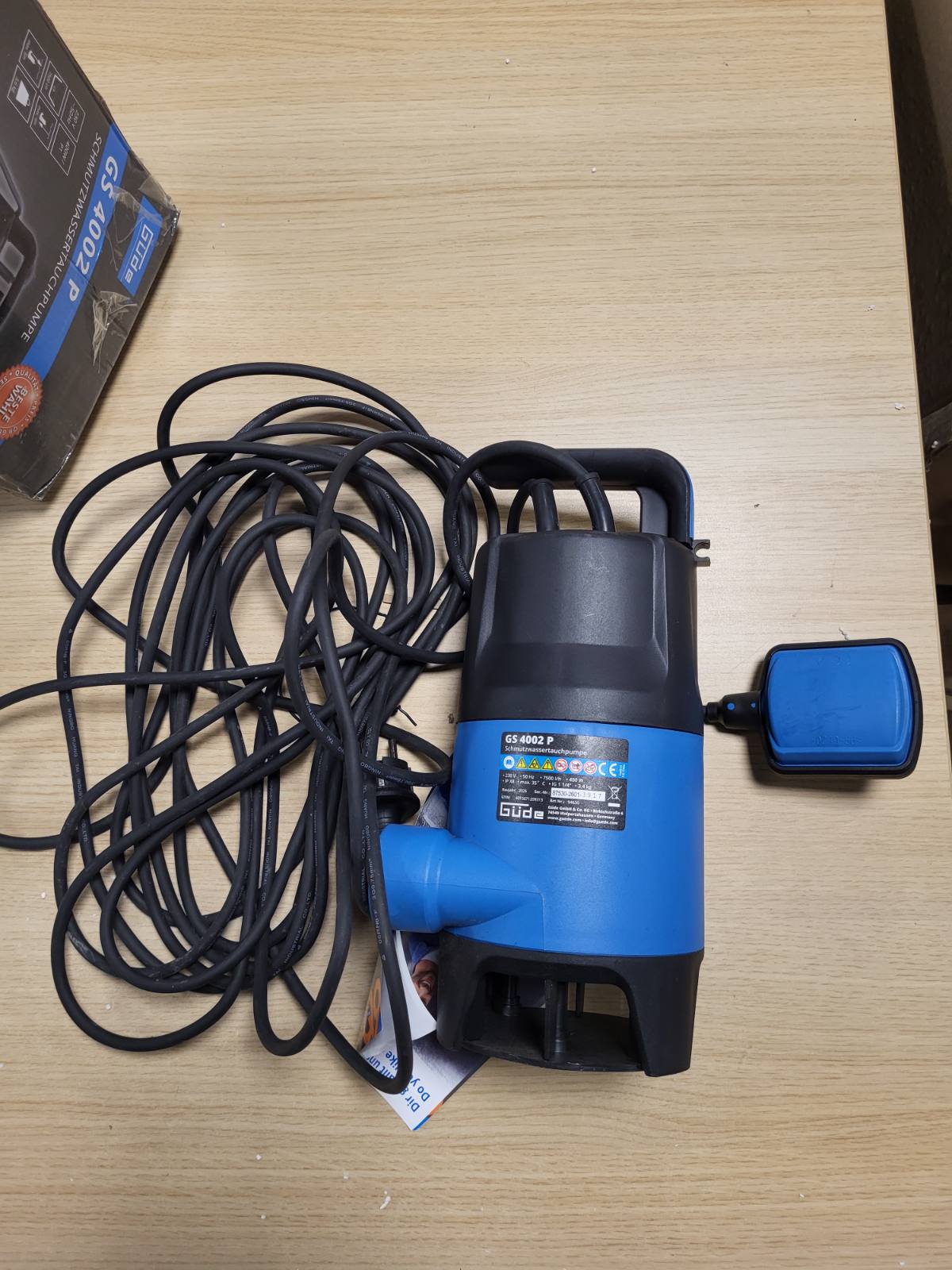 322366 - Güde Pompë zhytëse për ujë të ndotur GS 4002 P, 400 W, 7500 l/orë, kokë maksimale e shpërndarjes 5 m, thellësi maksimale e zhytjes 4 m, helikë Noryl, kabllo lidhjeje 10 m, çelës notues me rregullim të ndryshueshëm, mbrojtje termike