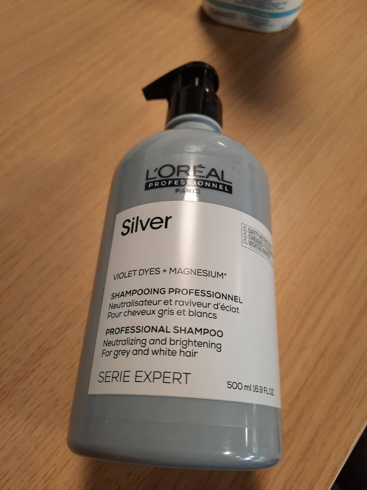 307616 - L'OREAL PROFESSIONNEL Shampo Kundër Zverdhjes, 500 ml, Flokë Gri dhe të Bardhë