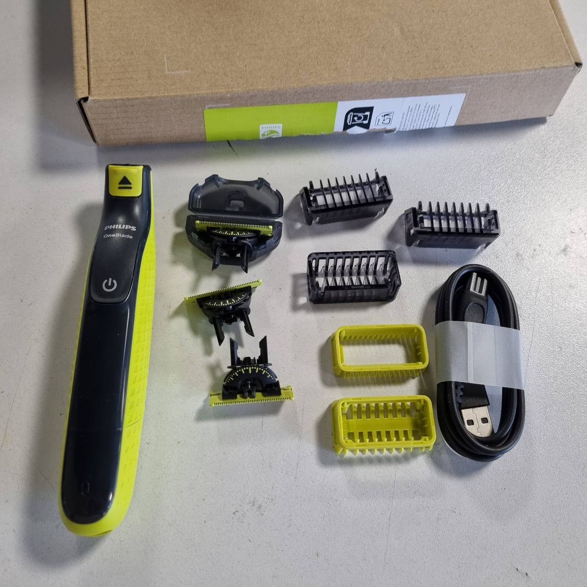305831 - PHILIPS Prerës elektrik OneBlade 360 për mjekër, fytyrë dhe trup, 3 tehe 360, 3 krehër (1, 3, 5 mm), QP2824/31