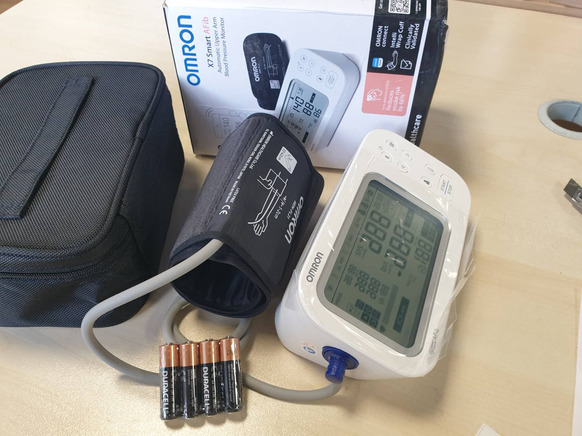 302756 - OMRON Monitorues i tensionit të gjakut për krahun e sipërm X7 Smart AFib, 2 përdorues, 22-42 cm