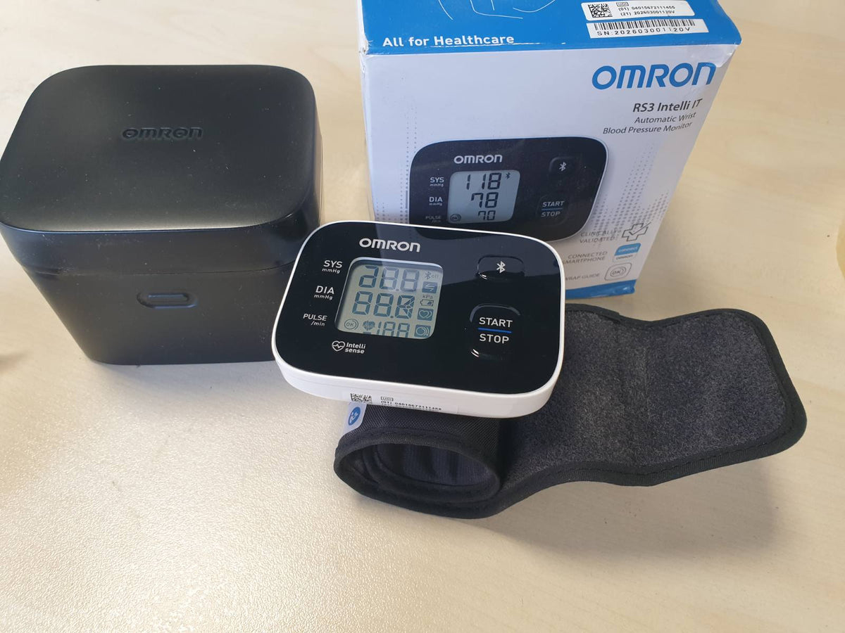 302823 - OMRON Monitor tensioni i gjakut për kyçin e dorës RS3 Intelli IT, i validuar klinikisht, aplikacion falas për iOS/Android, manshetë 13.5 – 21.5 cm, 30 vendndodhje memorieje
