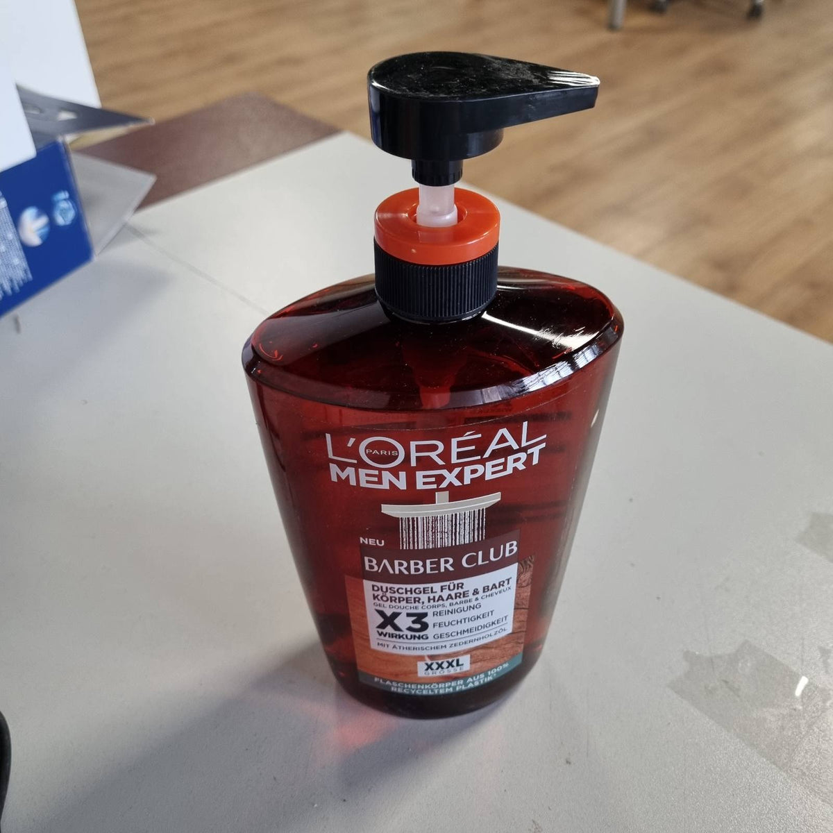 303953 - L'ORÉAL MEN EXPERT - Xhel Dushi XXXL për Burra - 1000 ml - Pastrim i trupit, flokëve, fytyrës dhe mjekrës - Aromë Druri dhe Vaj Kedri