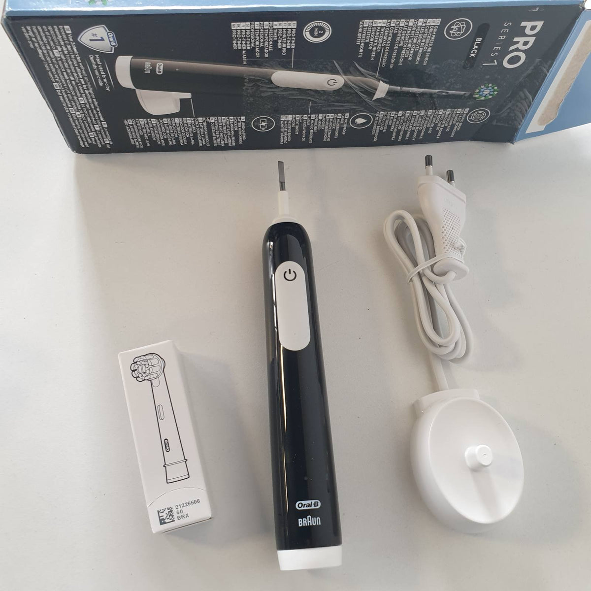 305999 - ORAL-B Furçë dhëmbësh elektrike e rikarikueshme Pro Series 1, e zezë, me 1 kokë zëvendësuese, 1 furçë dhëmbësh.